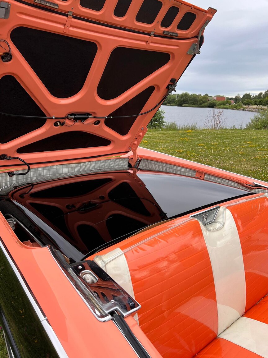 Interior image of 1957 Ford Fairlane 500 Skyliner Retract