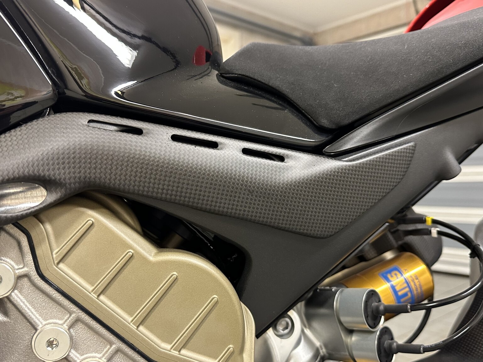 Exterior image of 2020 Ducati Panigale V4 25° Anniversario (31)