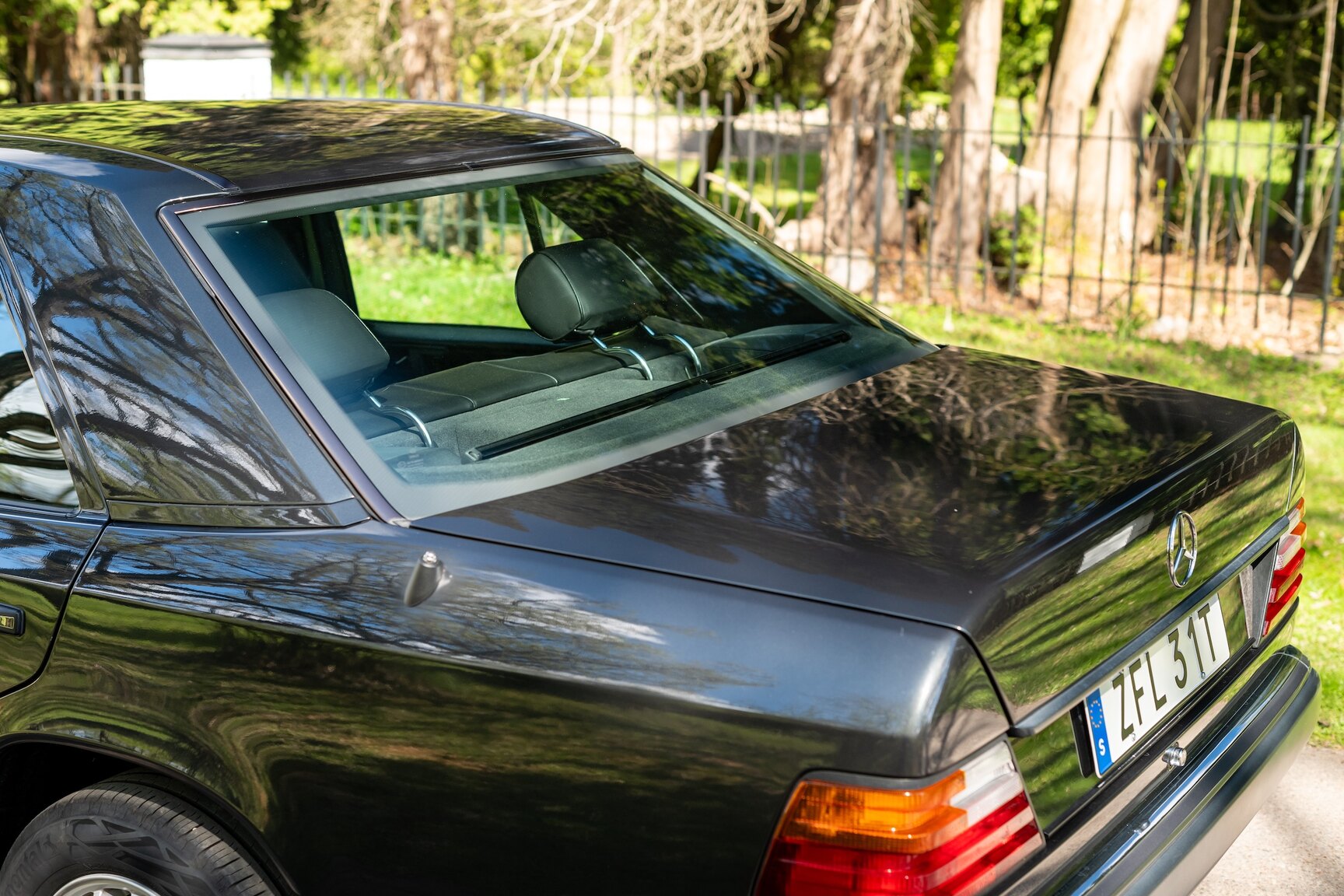 Exterior image of 1993 Mercedes-Benz 400 E