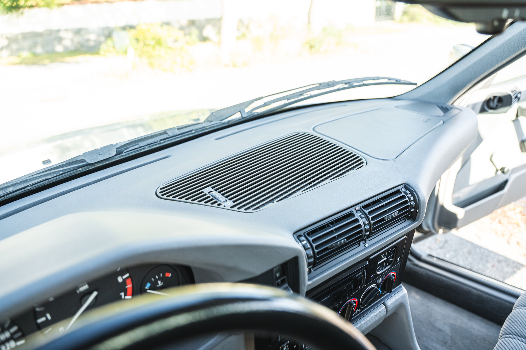 Interior image of 1994 BMW 520i E34
