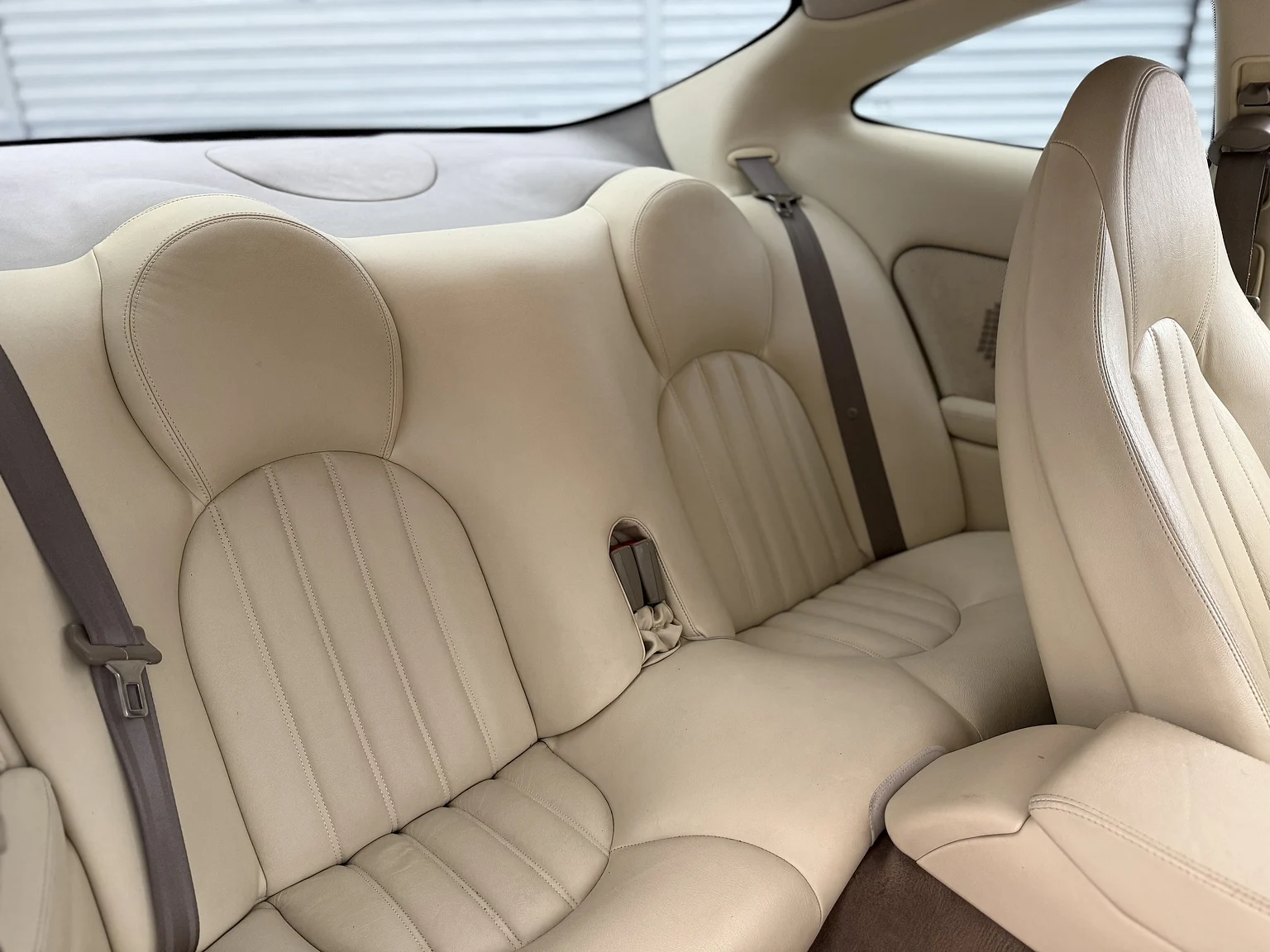 Innenraumfoto von 1997 Jaguar XK8 (38)