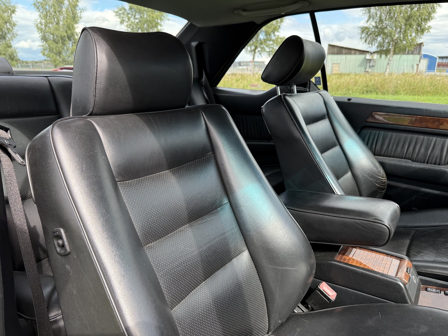 Interior image of 1990 Mercedes-Benz 300CE-24