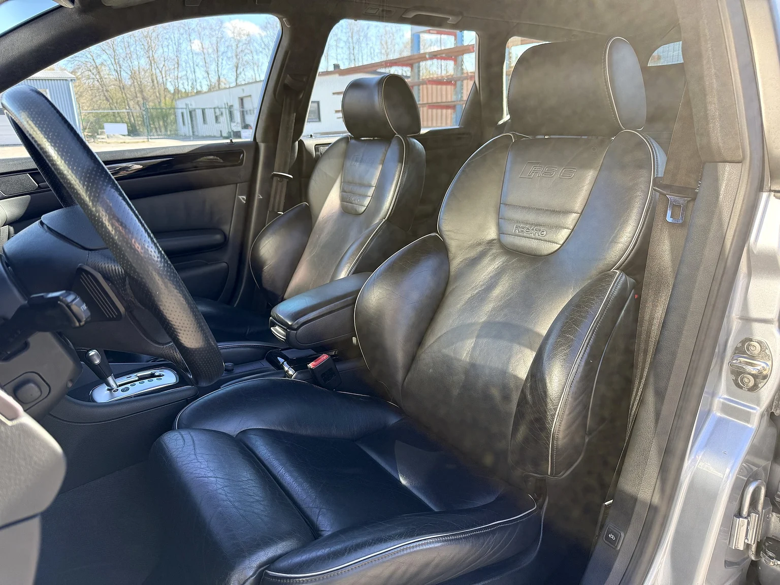 Interiörbild 2002 Audi RS 6 Avant (31)