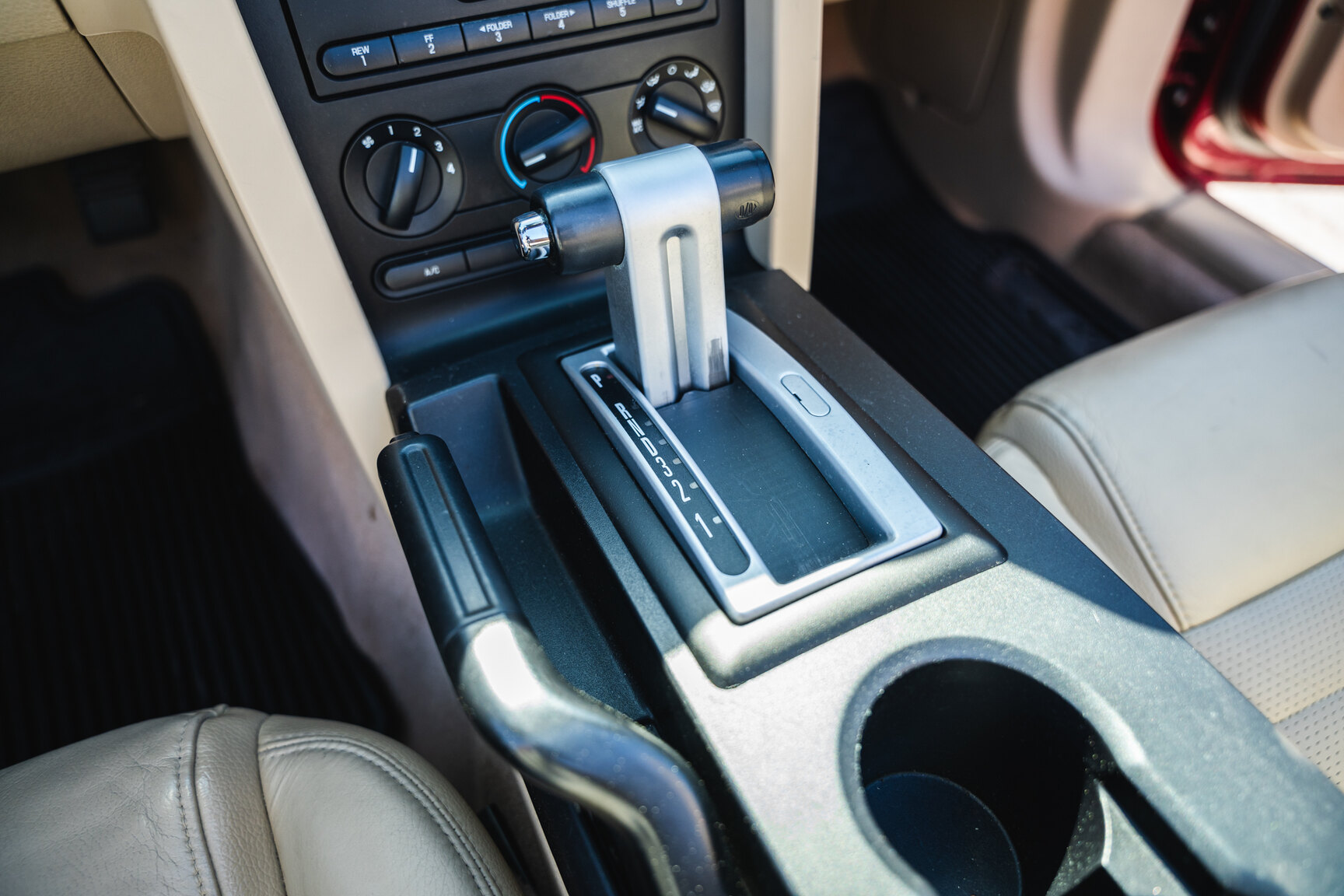Interior image of 2005 Ford Mustang GT Cabriolet
