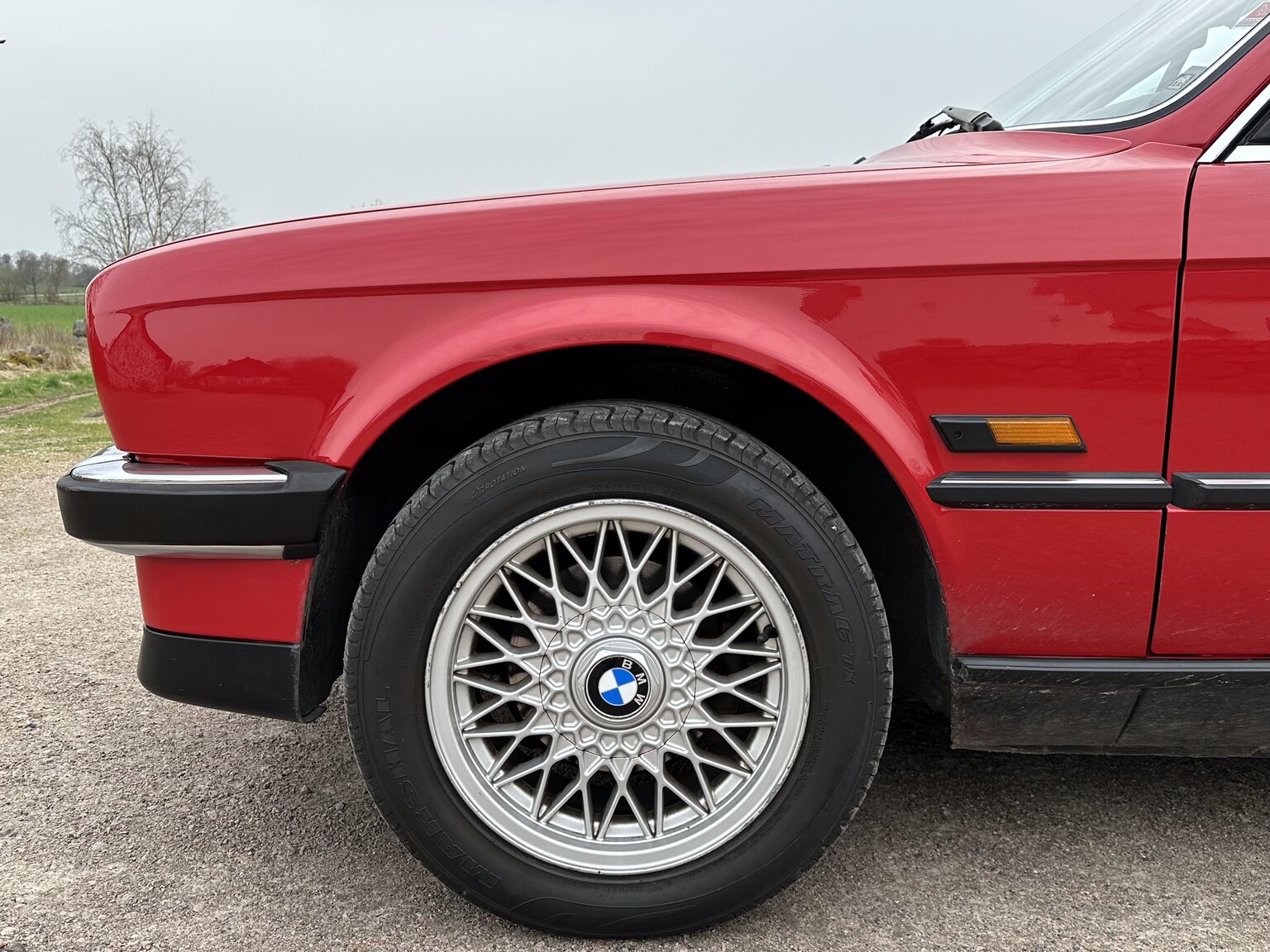 Exterior image of 1987 BMW 325i Convertible (32)