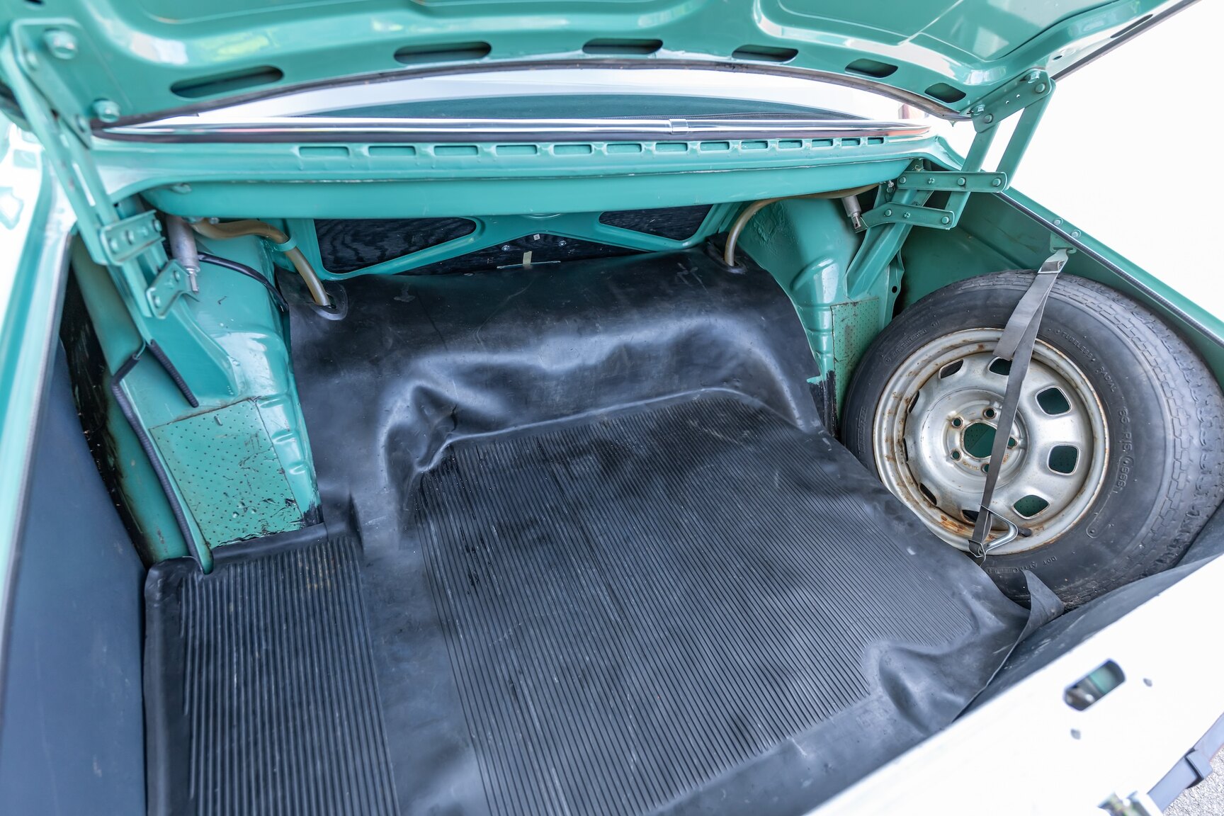 Innenraumfoto von 1973 Volvo 144