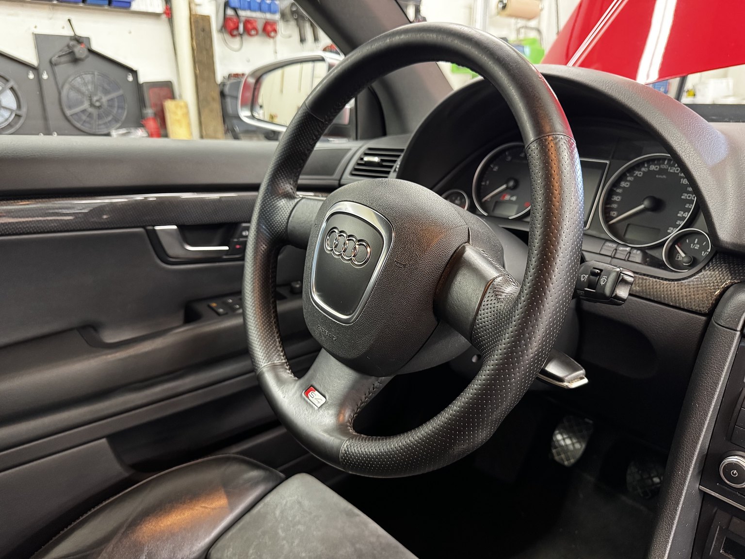 Interior image of 2007 Audi  S4 quattro 4.2 V8 manuell