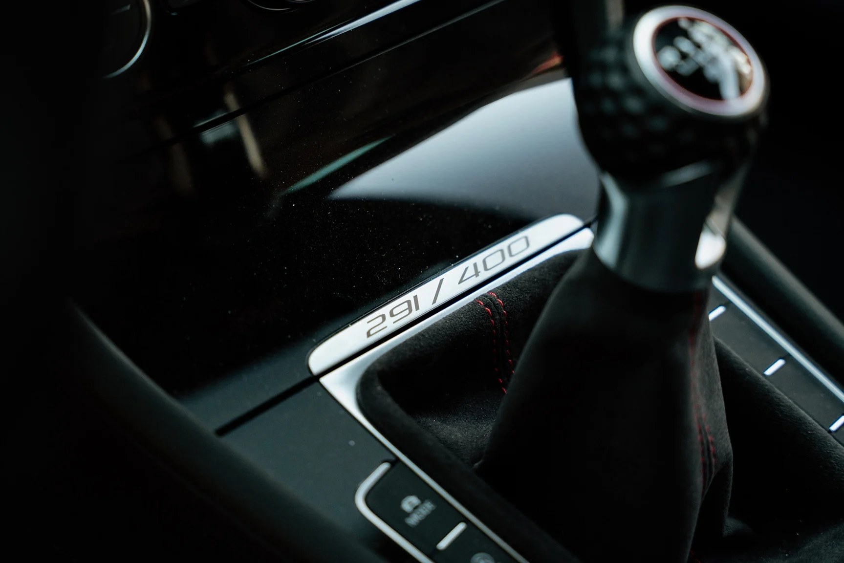 Interior image of 2016 Volkswagen Golf GTi Clubsport S - no. 291/400 (30)