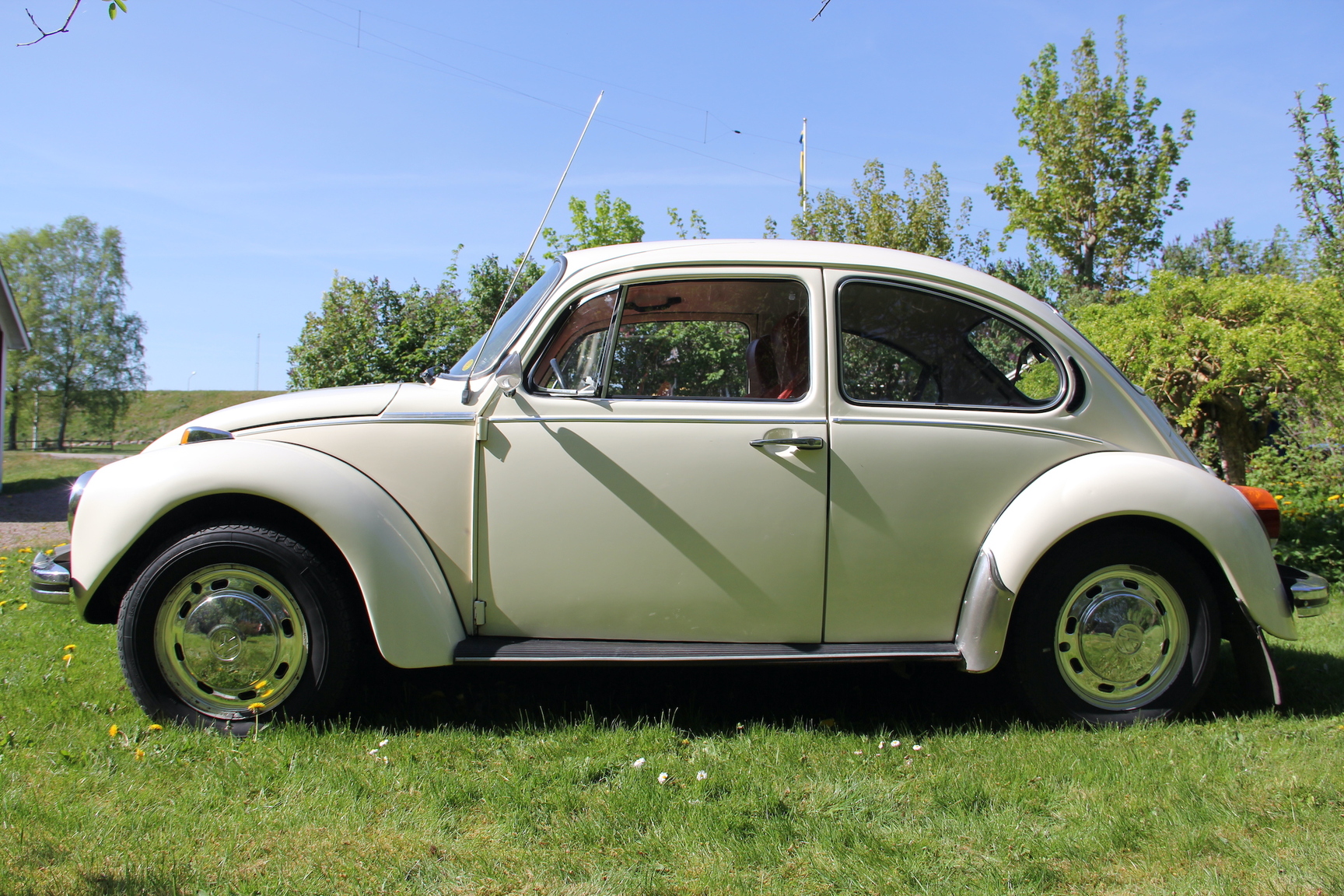 Exteriörbild på 1974 Volkswagen Beetle 1303 S (6)