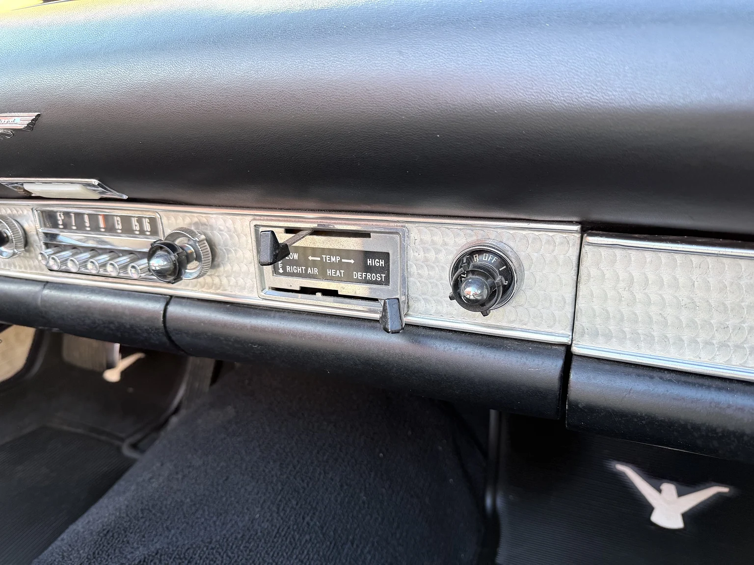 Interior image of 1955 Ford Thunderbird (25)