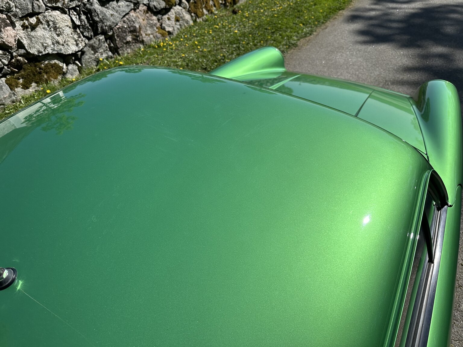 Exterior image of 1975 Porsche 911