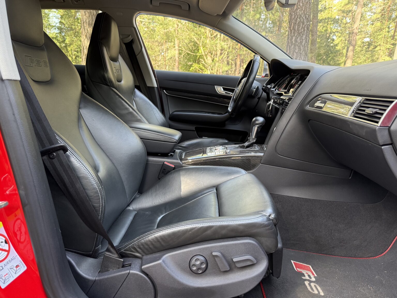 Interior image of 2010 Audi RS6 Avant V10 Quattro