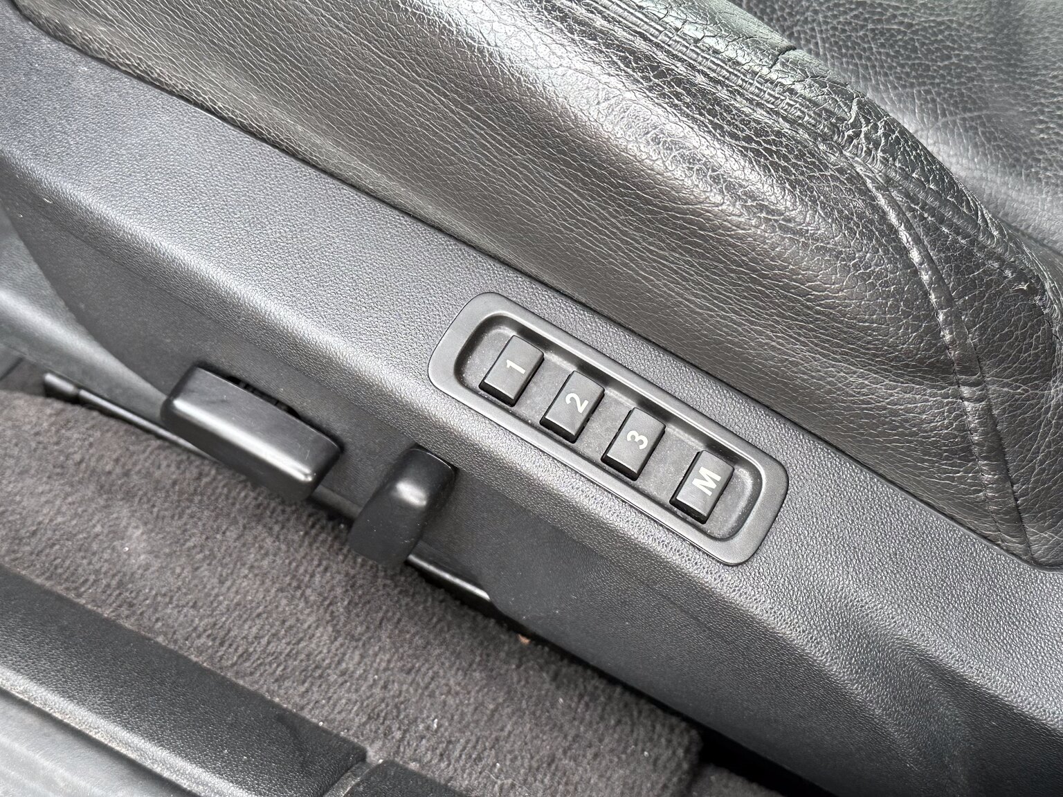 Innenraumfoto von 2008 Saab 9-3 Turbo X