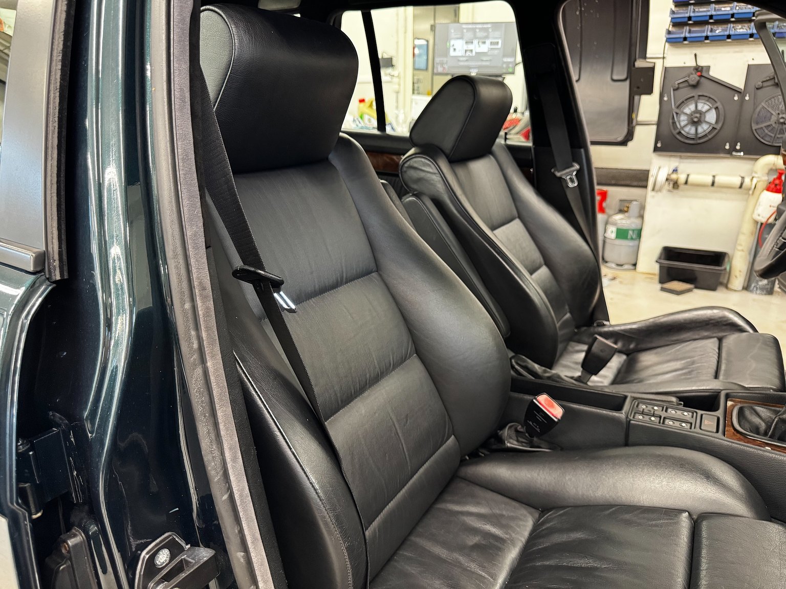 Interior image of 1995 BMW 540i Touring - NO RESERVE (16)