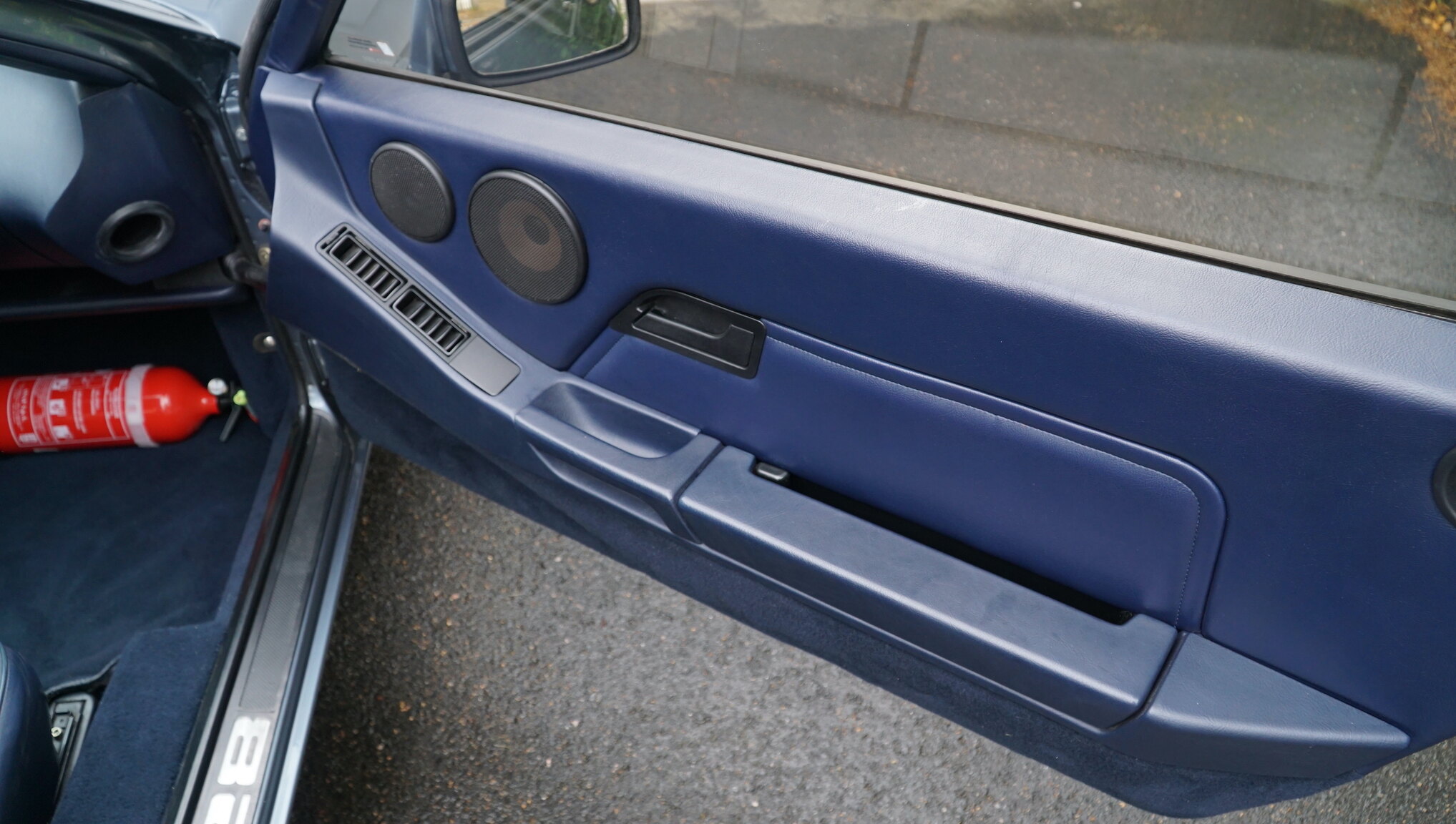 Interior image of 1983 Porsche 928S (10)