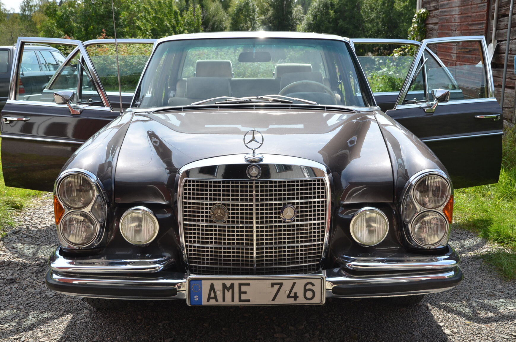Exterior image of 1968 Mercedes-Benz W109 300 SEL 6.3