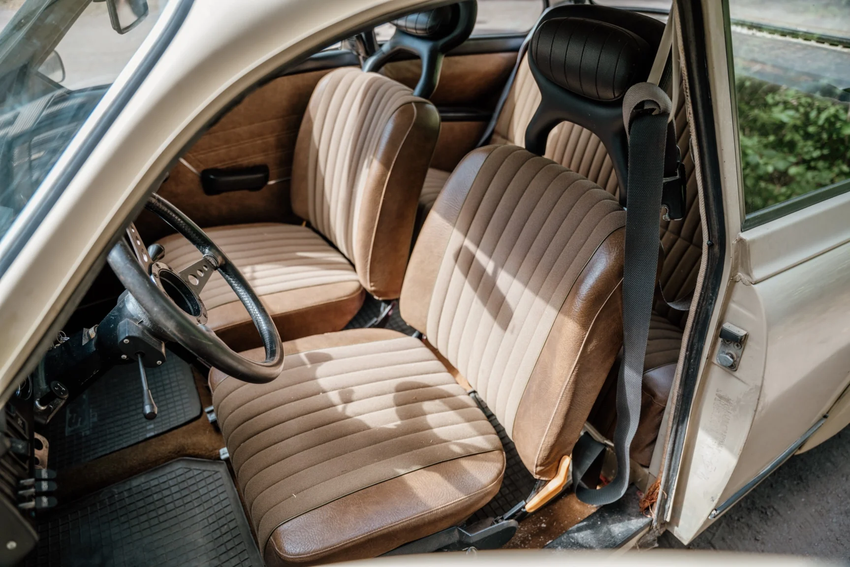 Interior image of 1971 Saab 96 (3)