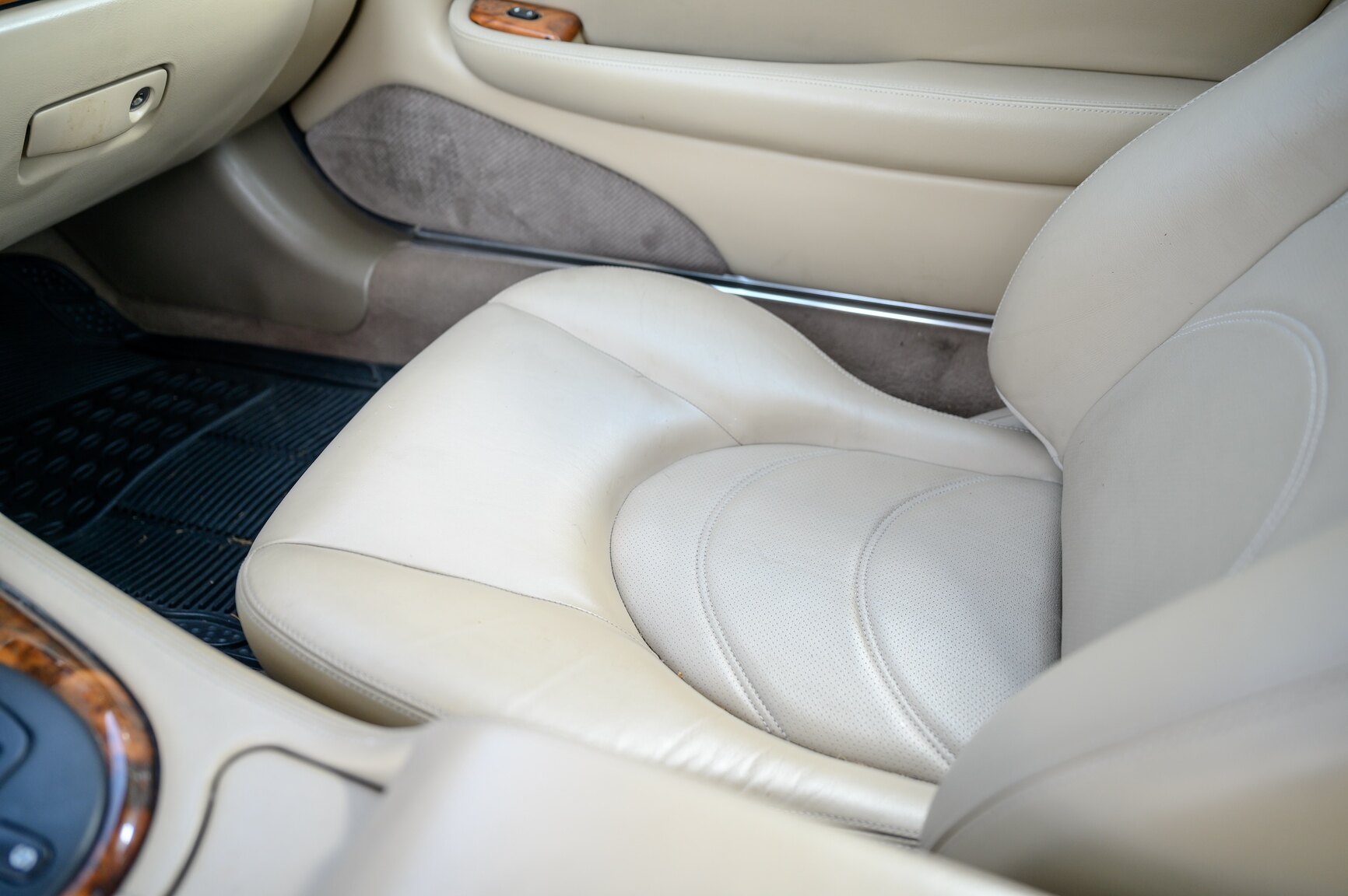 Interior image of 2003 Jaguar XKR