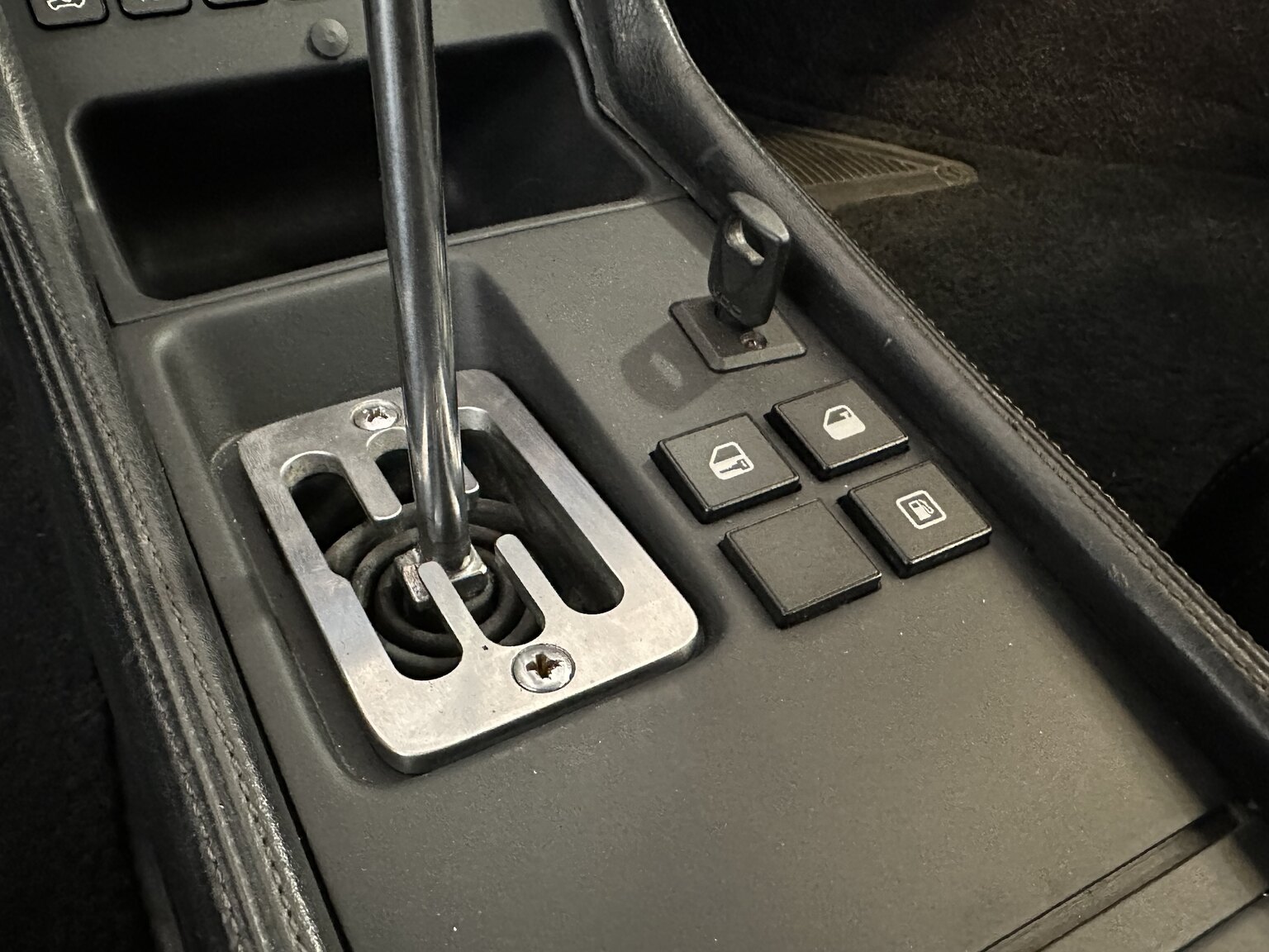 Interior image of 1990 Ferrari 348 (18)