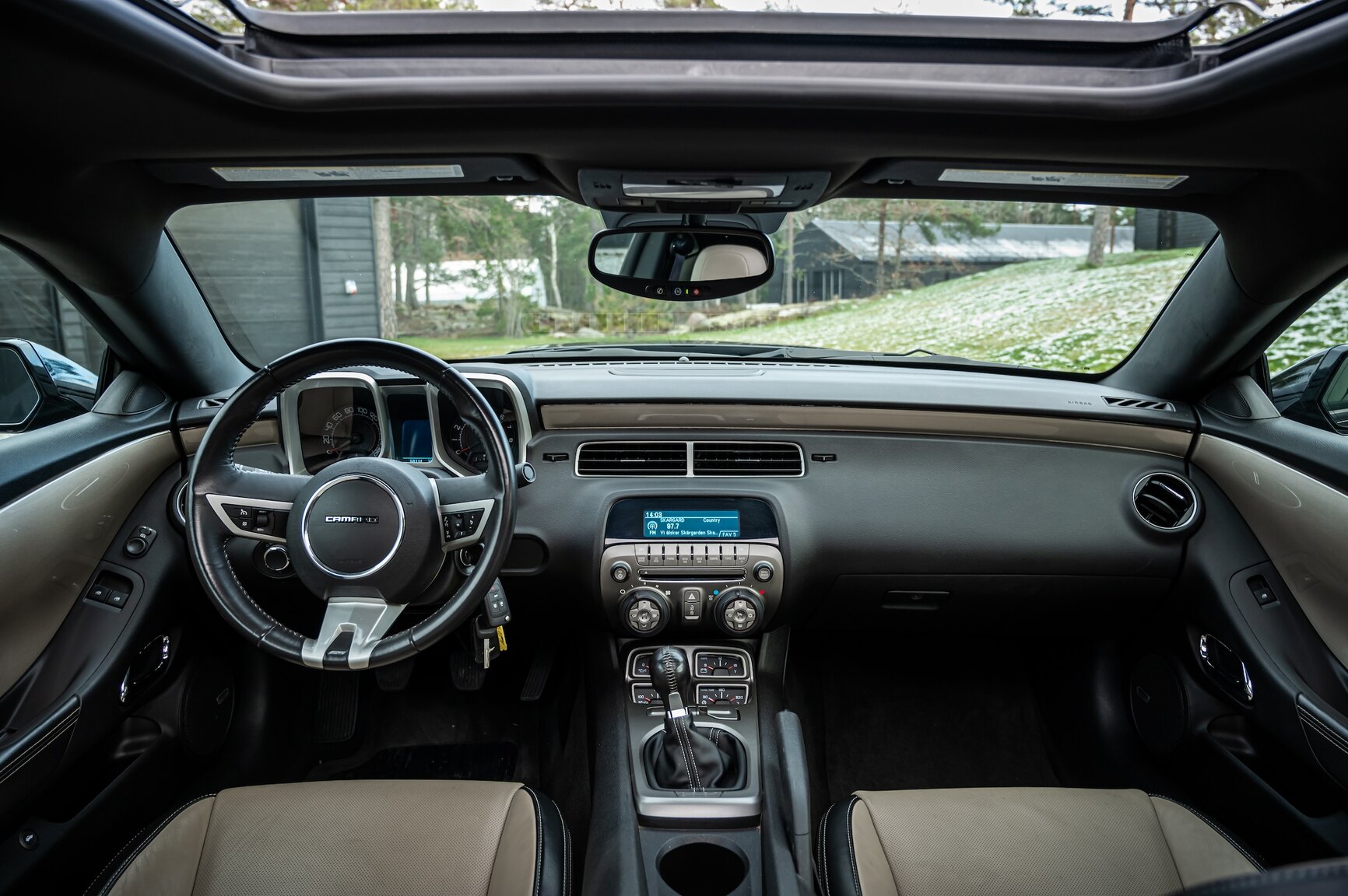 Innenraumfoto von 2010 Chevrolet Camaro SS (18)