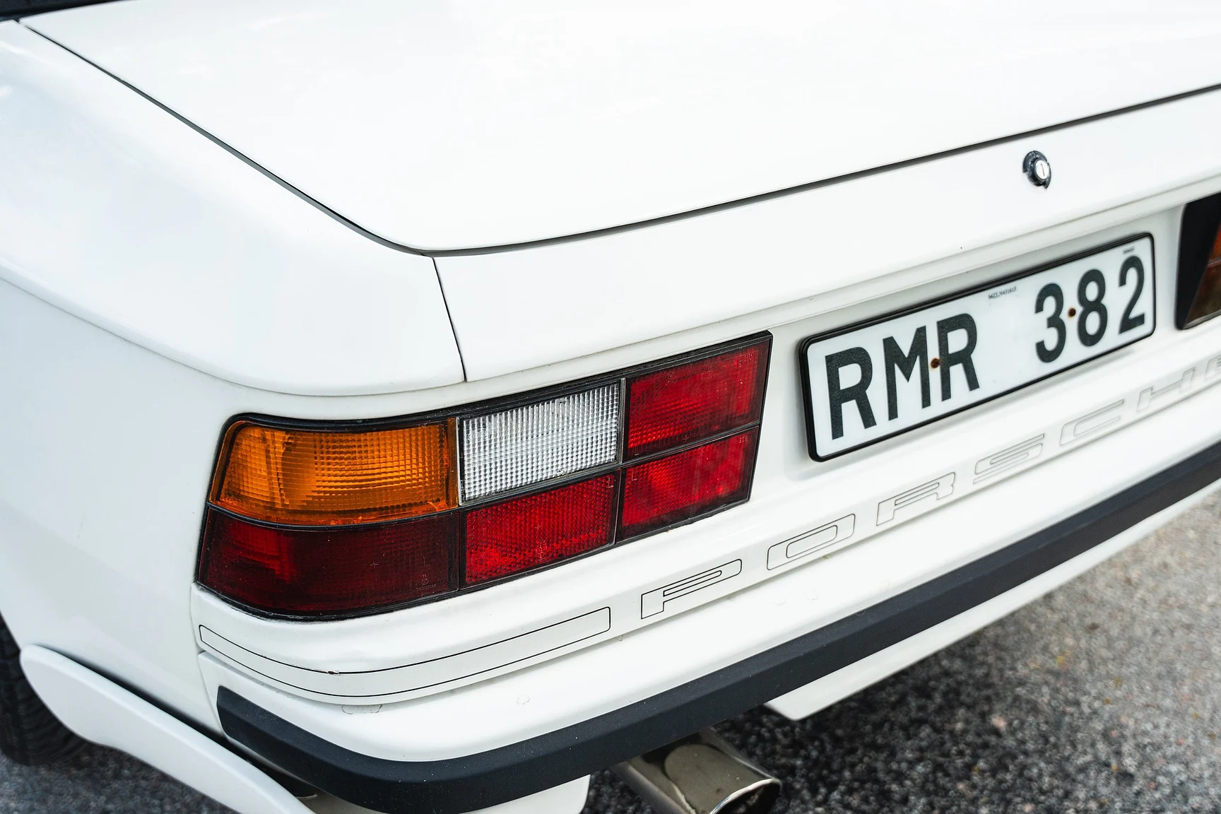 Exterior image of 1990 Porsche 944 S2 Cabriolet  (29)