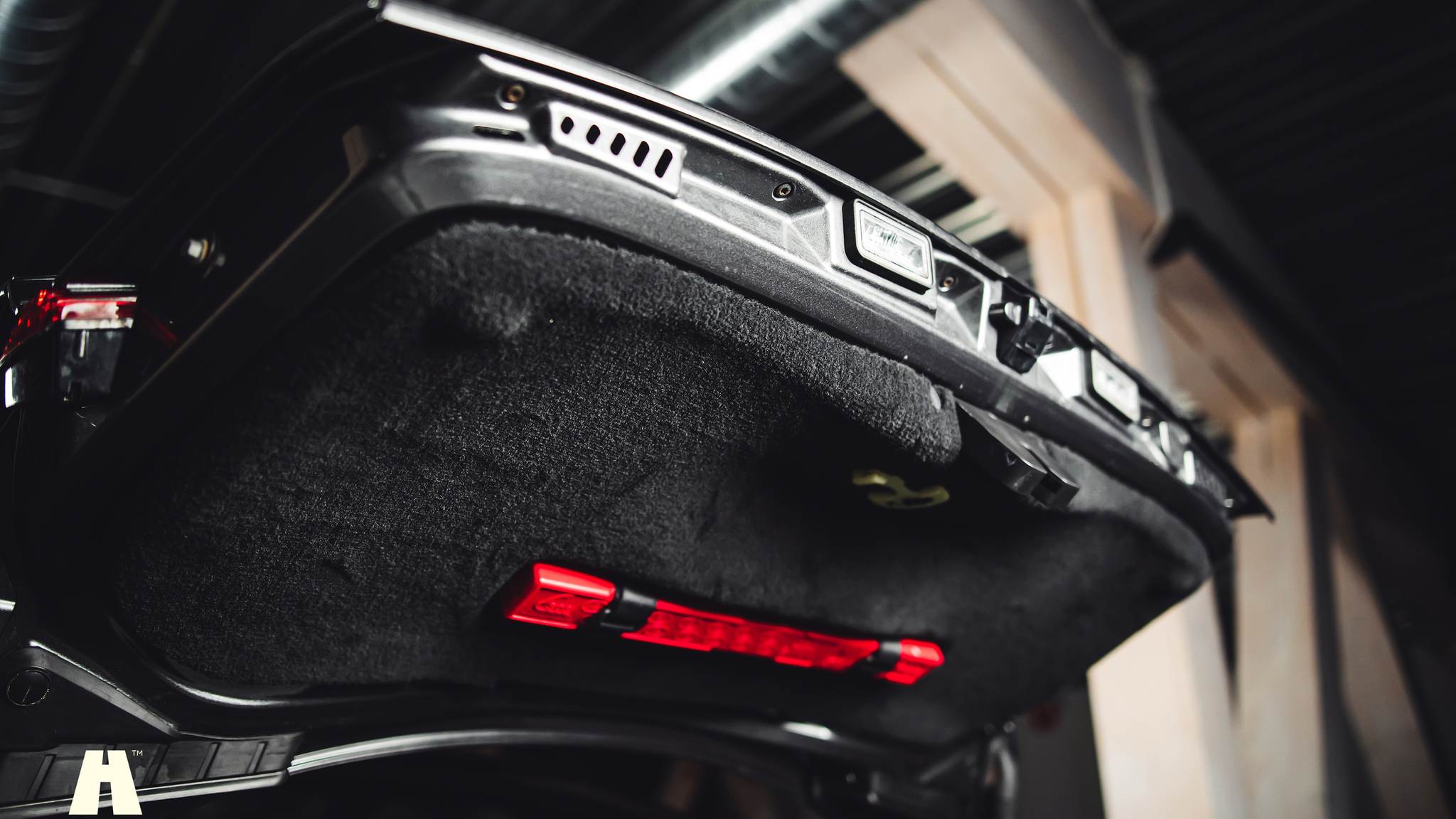 Innenraumfoto von 2019 Aston Martin DB11 AMR (63)