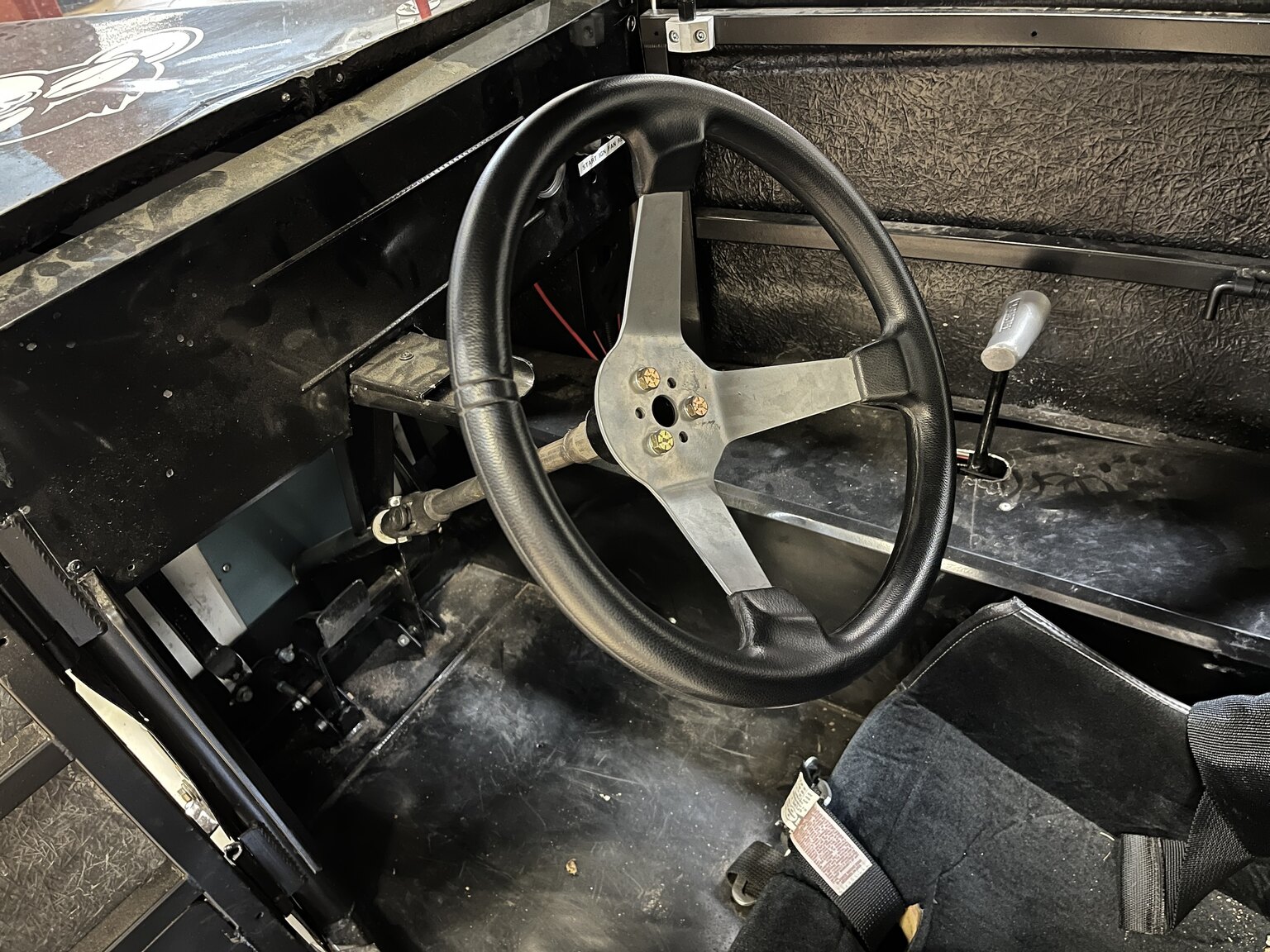 Innenraumfoto von Legend Cars 