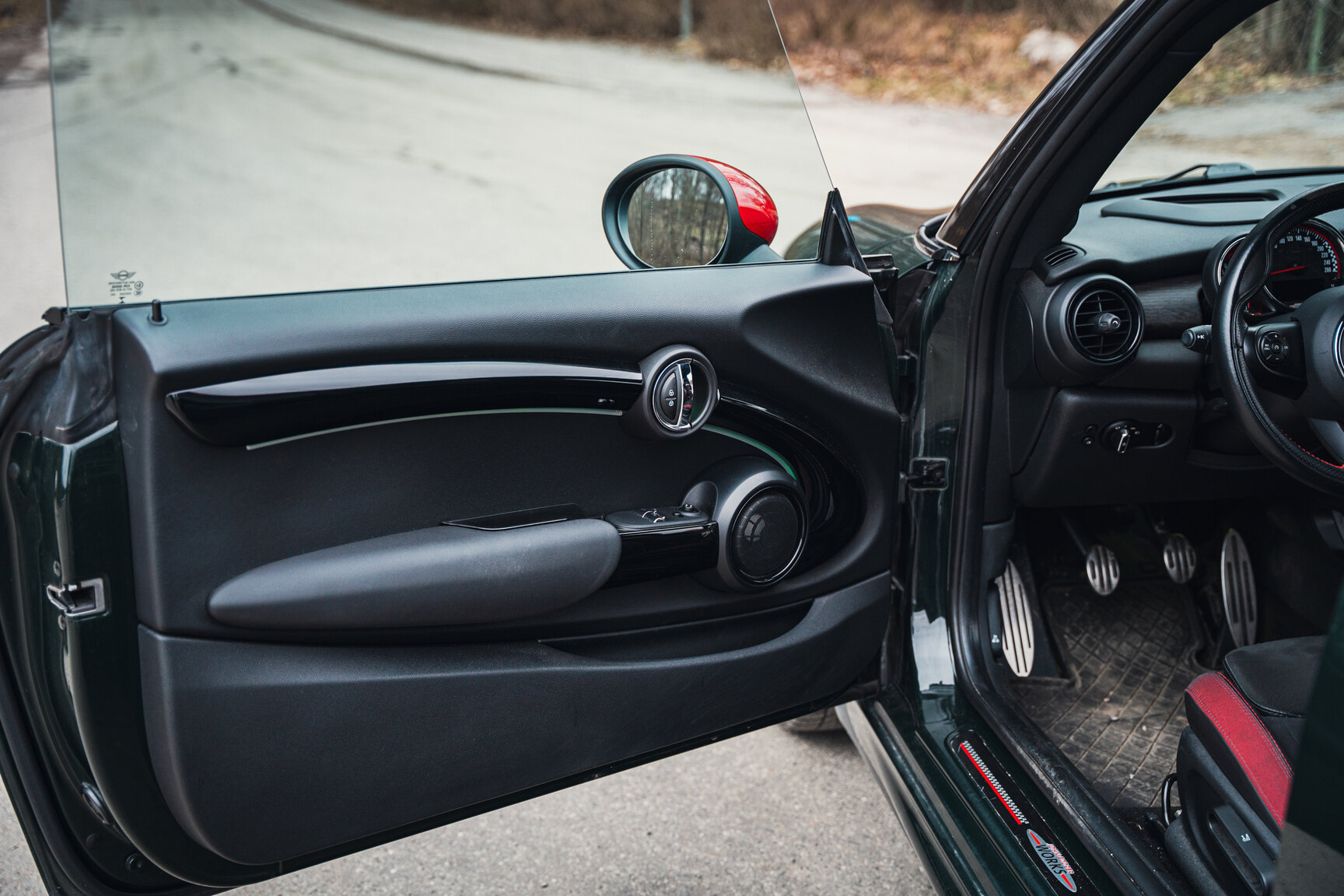 Innenraumfoto von 2017 Mini Cooper JCW