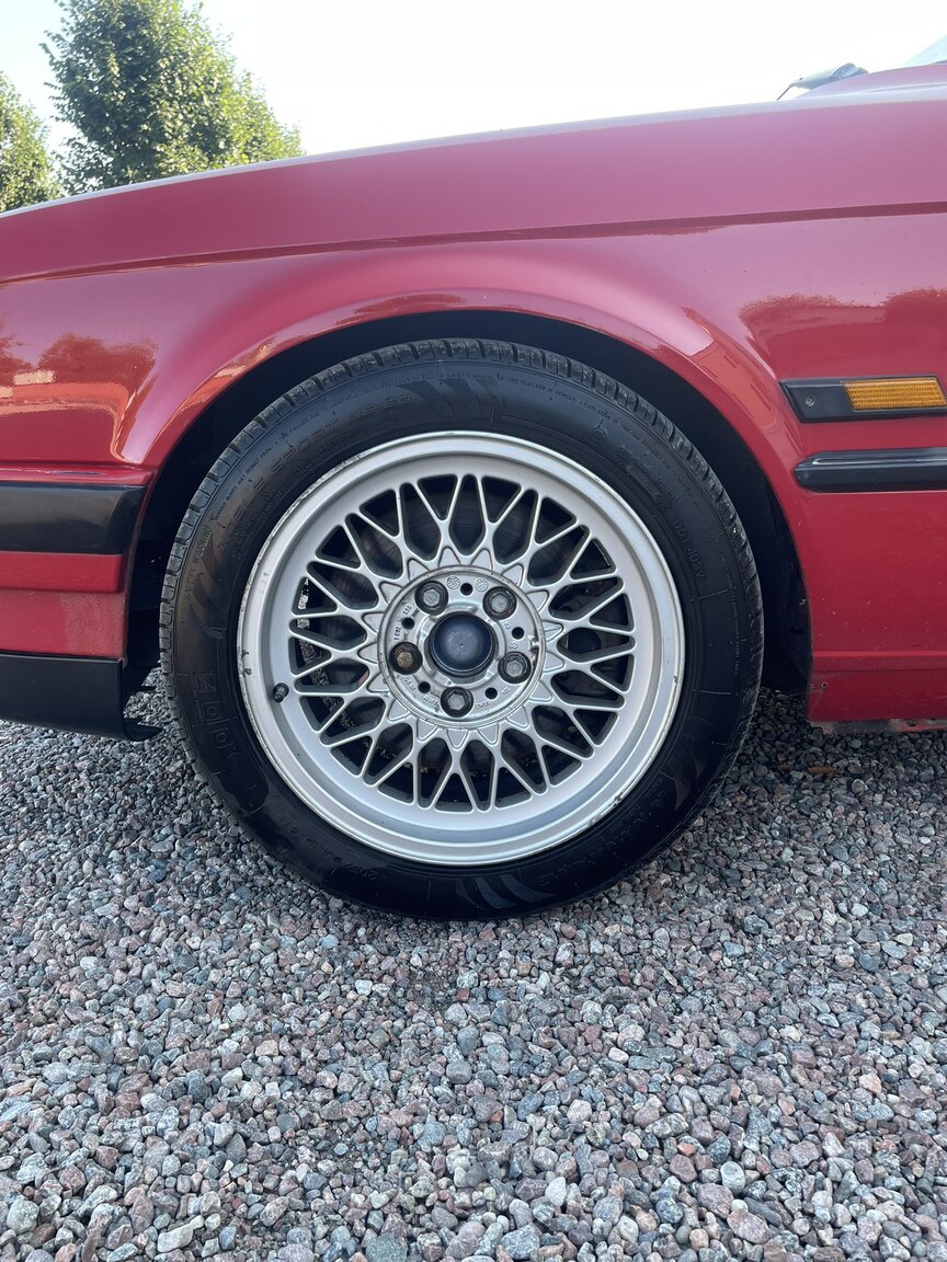 Exteriörbild på 1987 BMW 320i