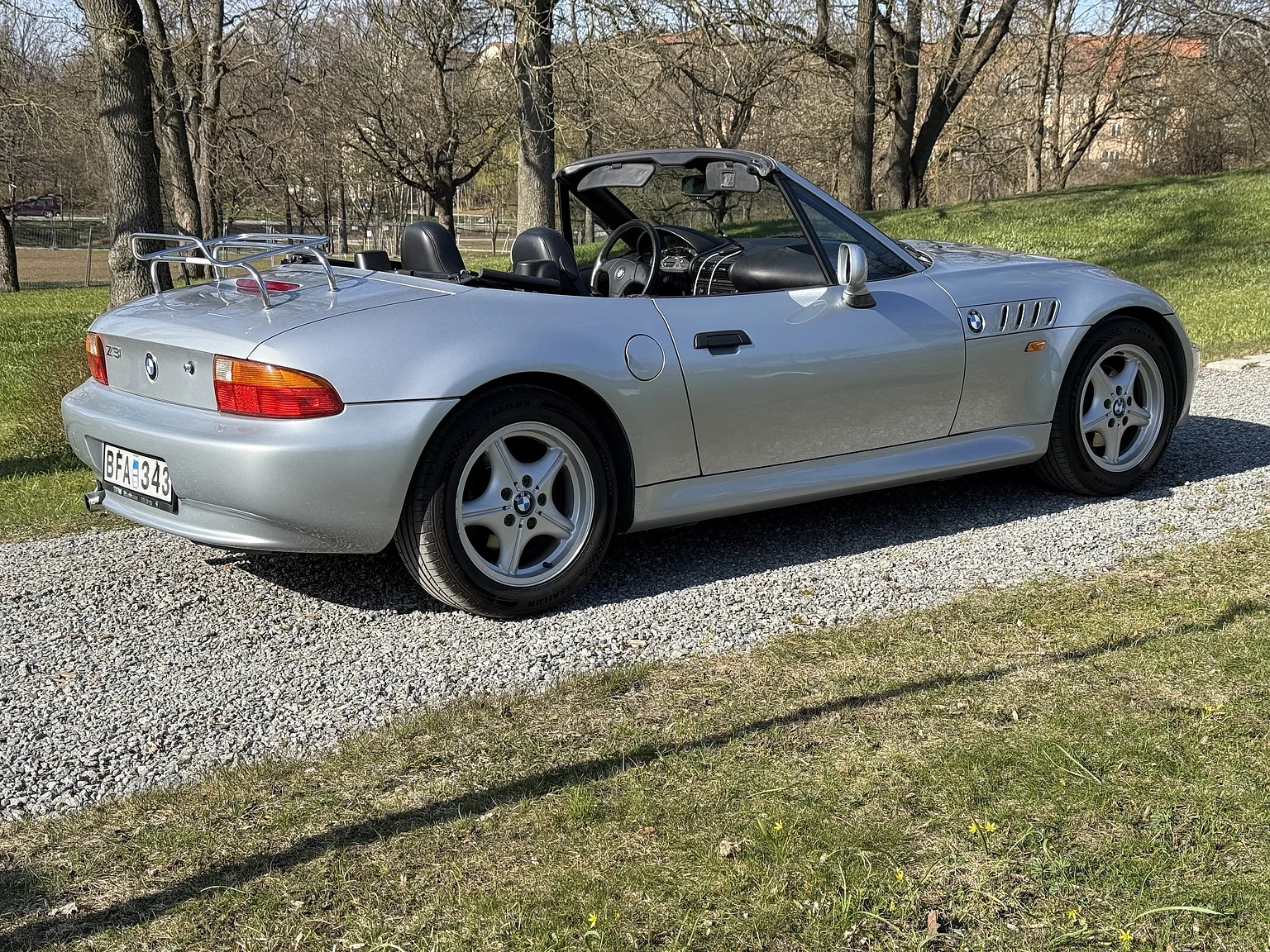 Exterior image of 1996 BMW Z3 1.8 Z3 (11)