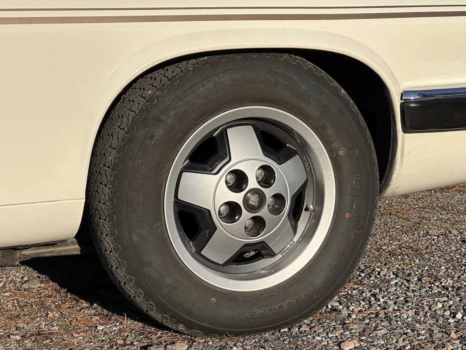 Exteriörbild på 1985 Jaguar XJ-SC