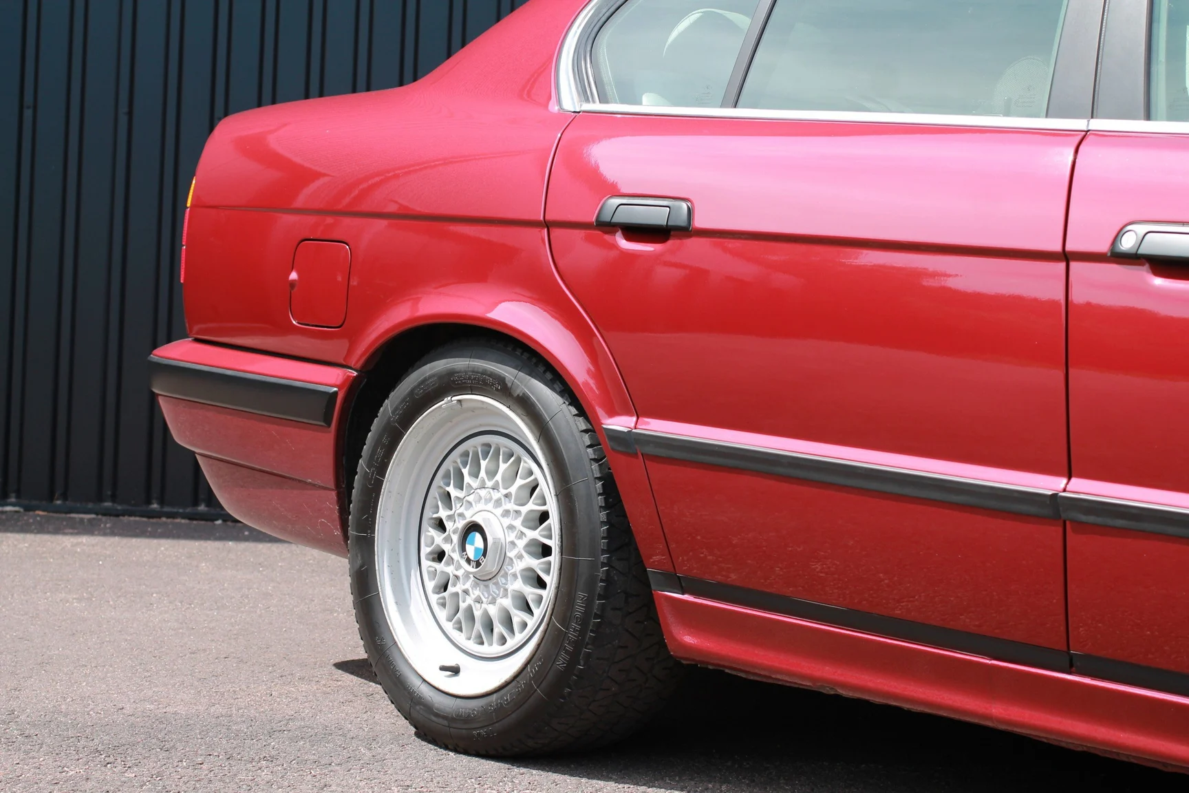 Exteriörbild på 1993 BMW 540i Sedan (12)