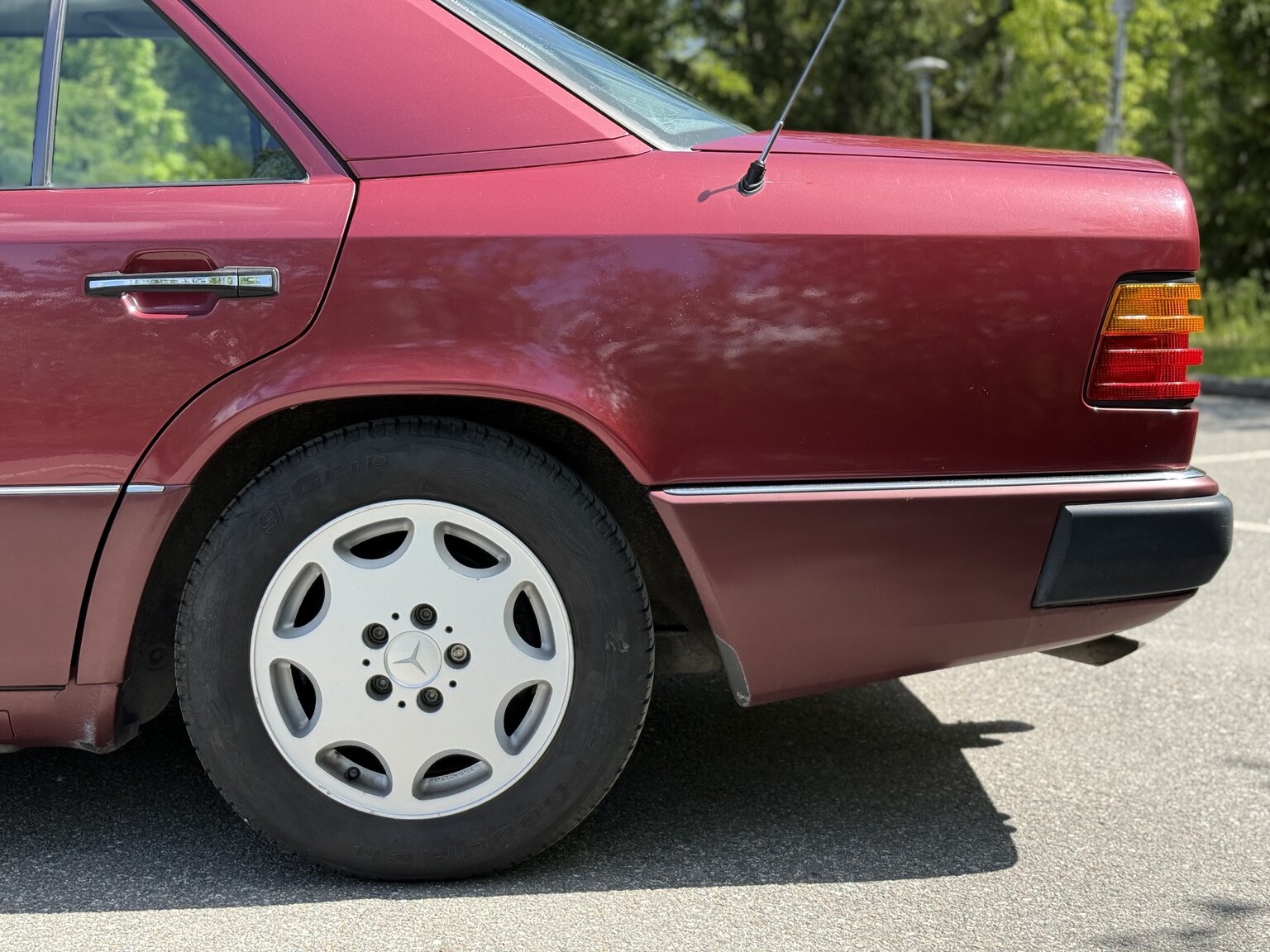 Exterior image of 1991 Mercedes-Benz 300 E-24