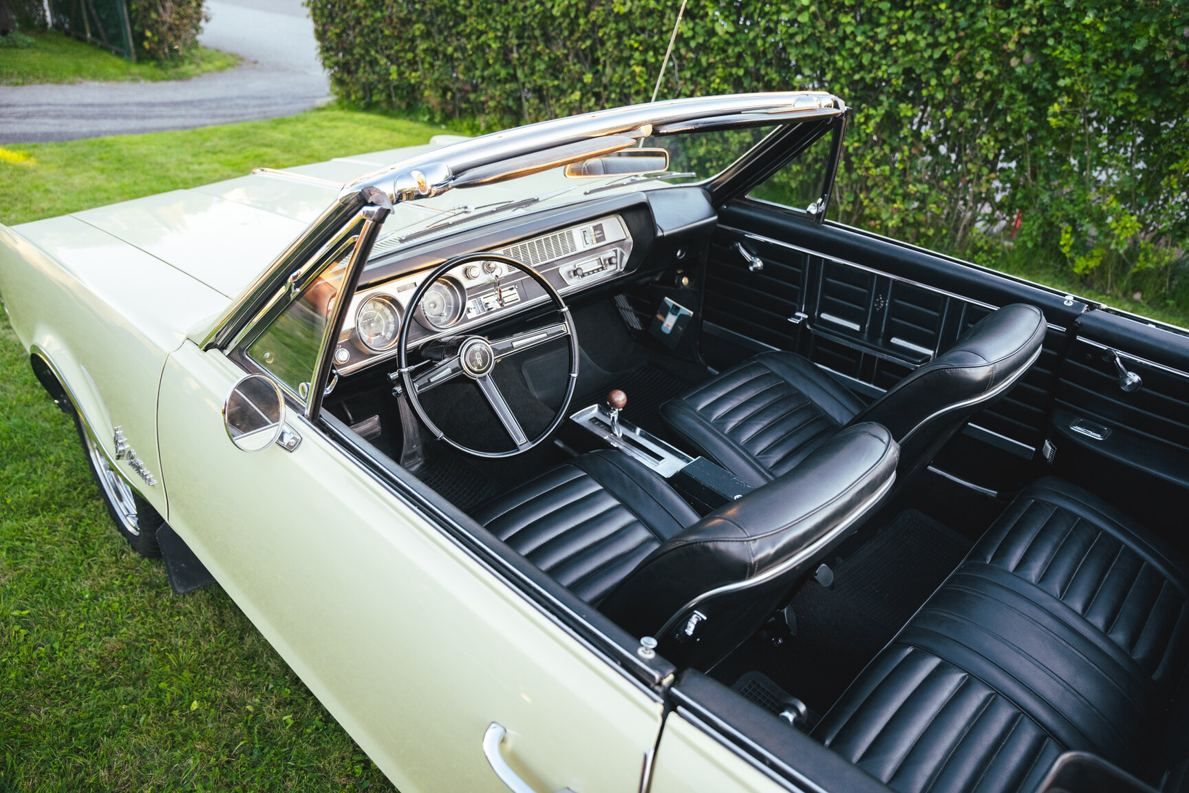 Interiörbild 1967 Oldsmobile Cutlass Supreme Cabriolet