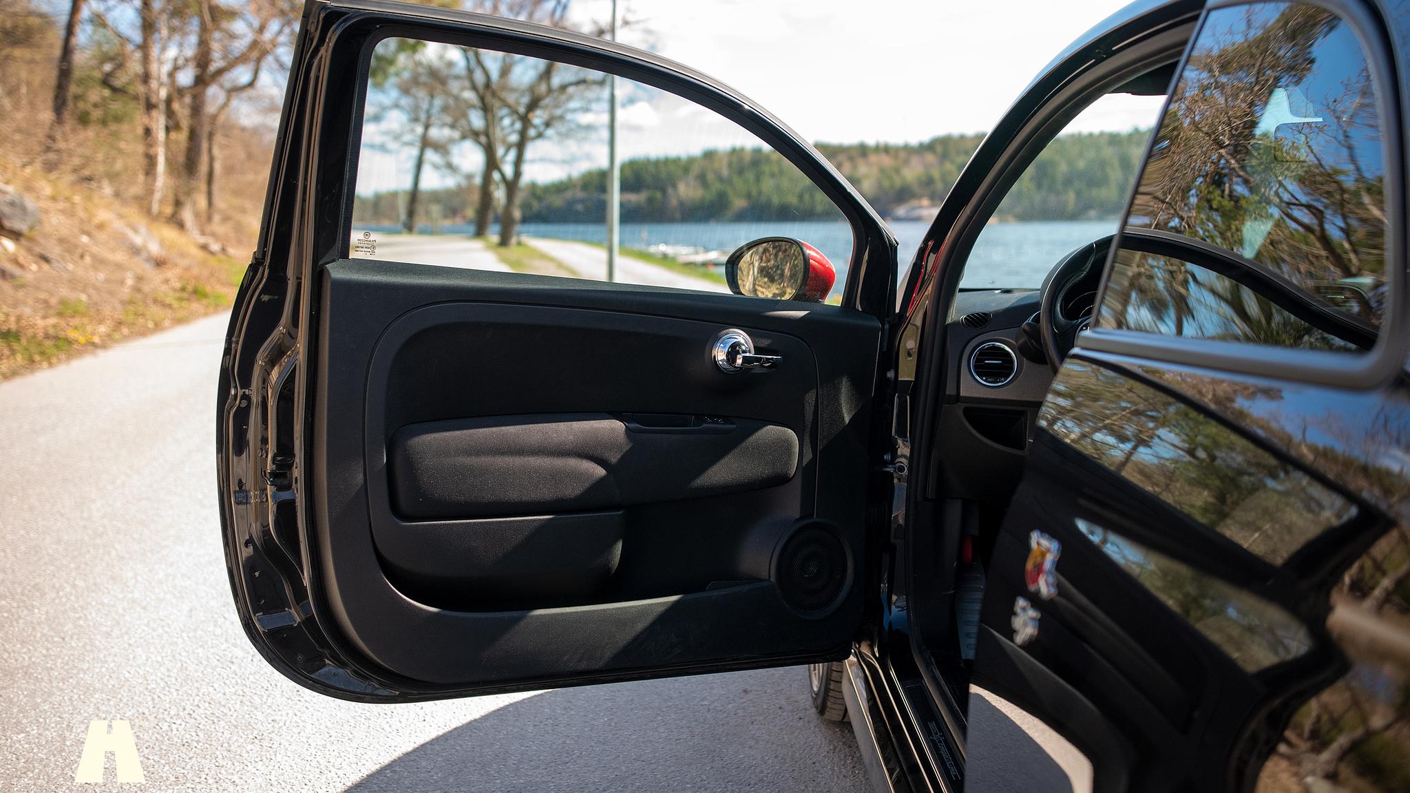 Interiörbild 2016 Abarth 595 Competizione (3)