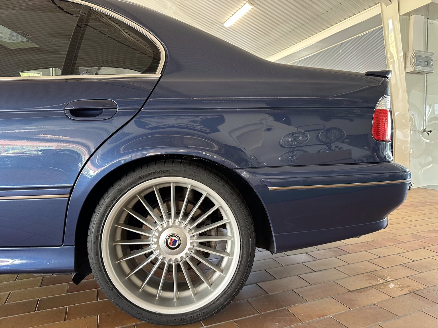 Exteriörbild på 2002 ALPINA B10 V8S