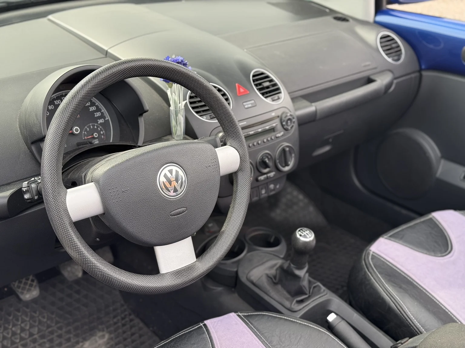 Interior image of 2007 VW Beetle 1600 Cabriolet  (1)