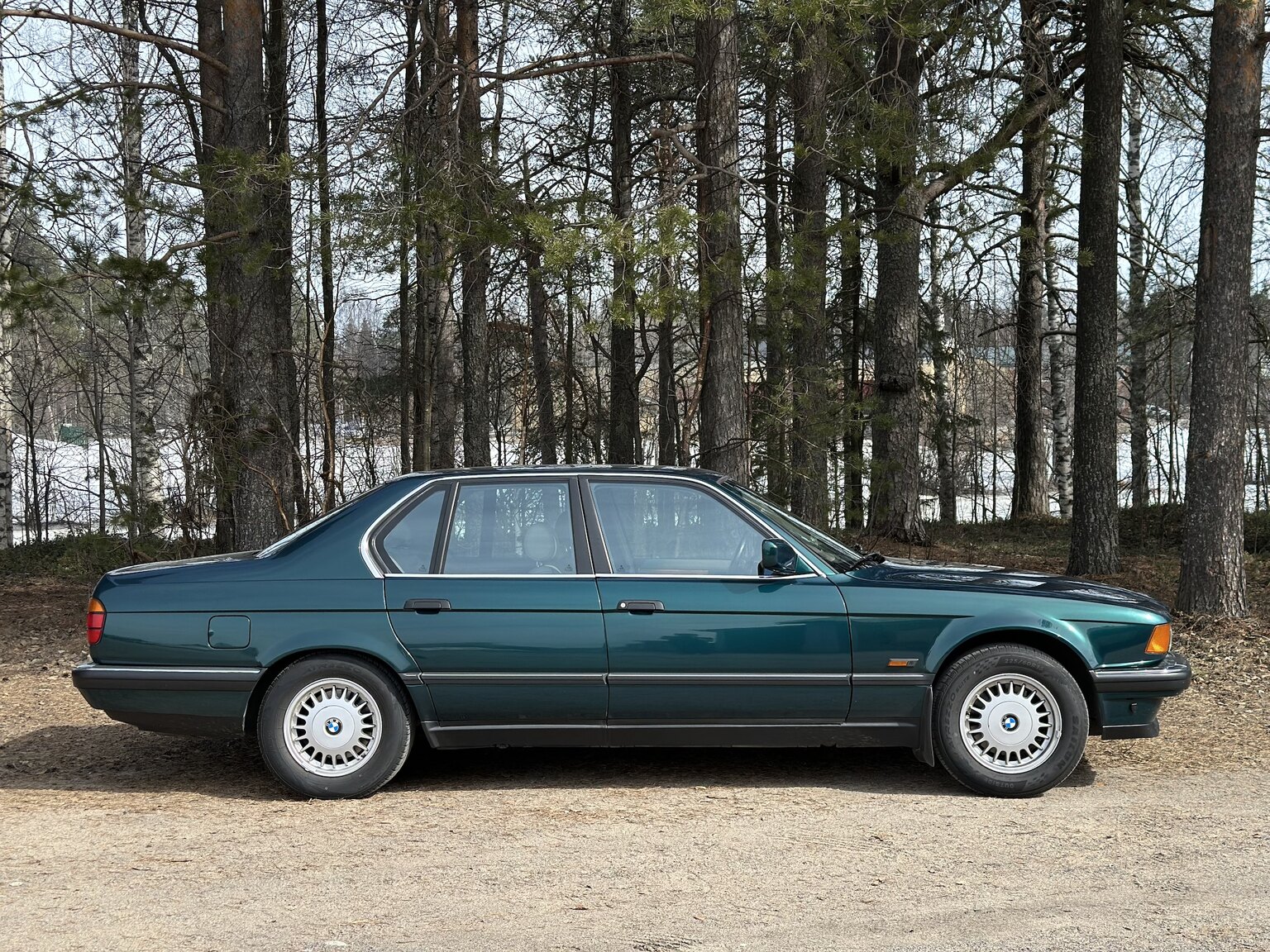Exterior image of 1992 BMW 740iA