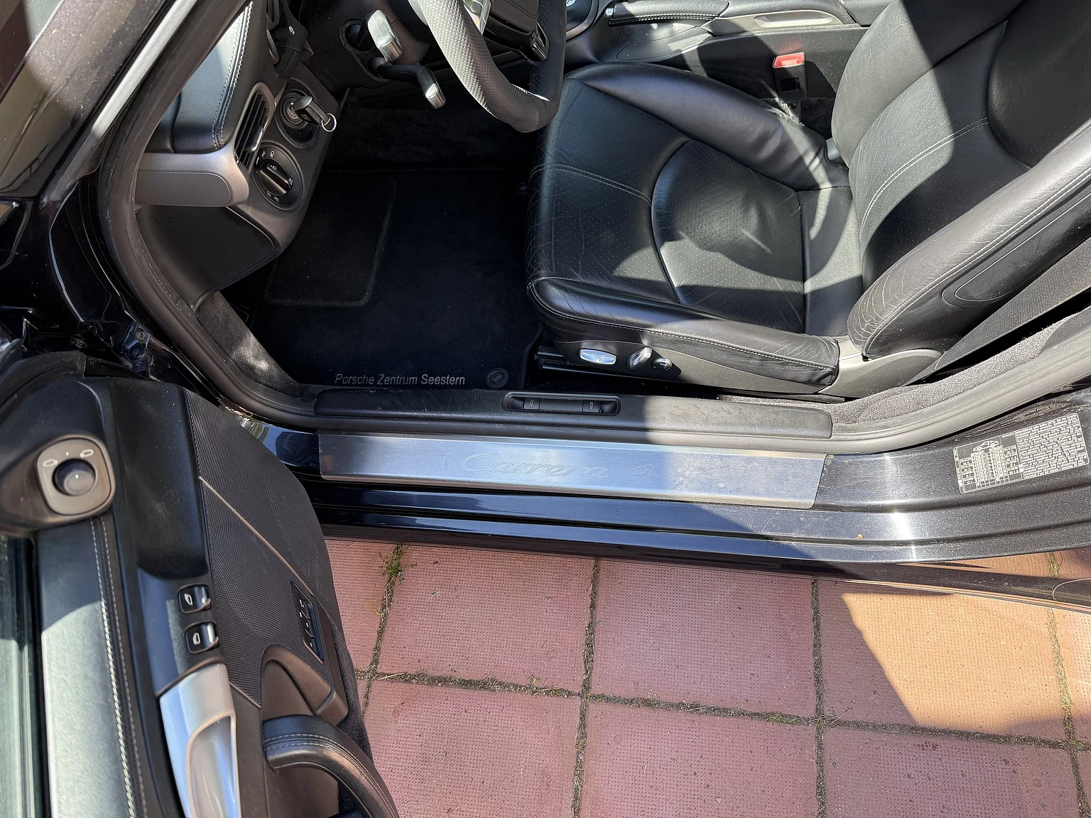 Innenraumfoto von 2008 Porsche 911 Carrera 4 (32)