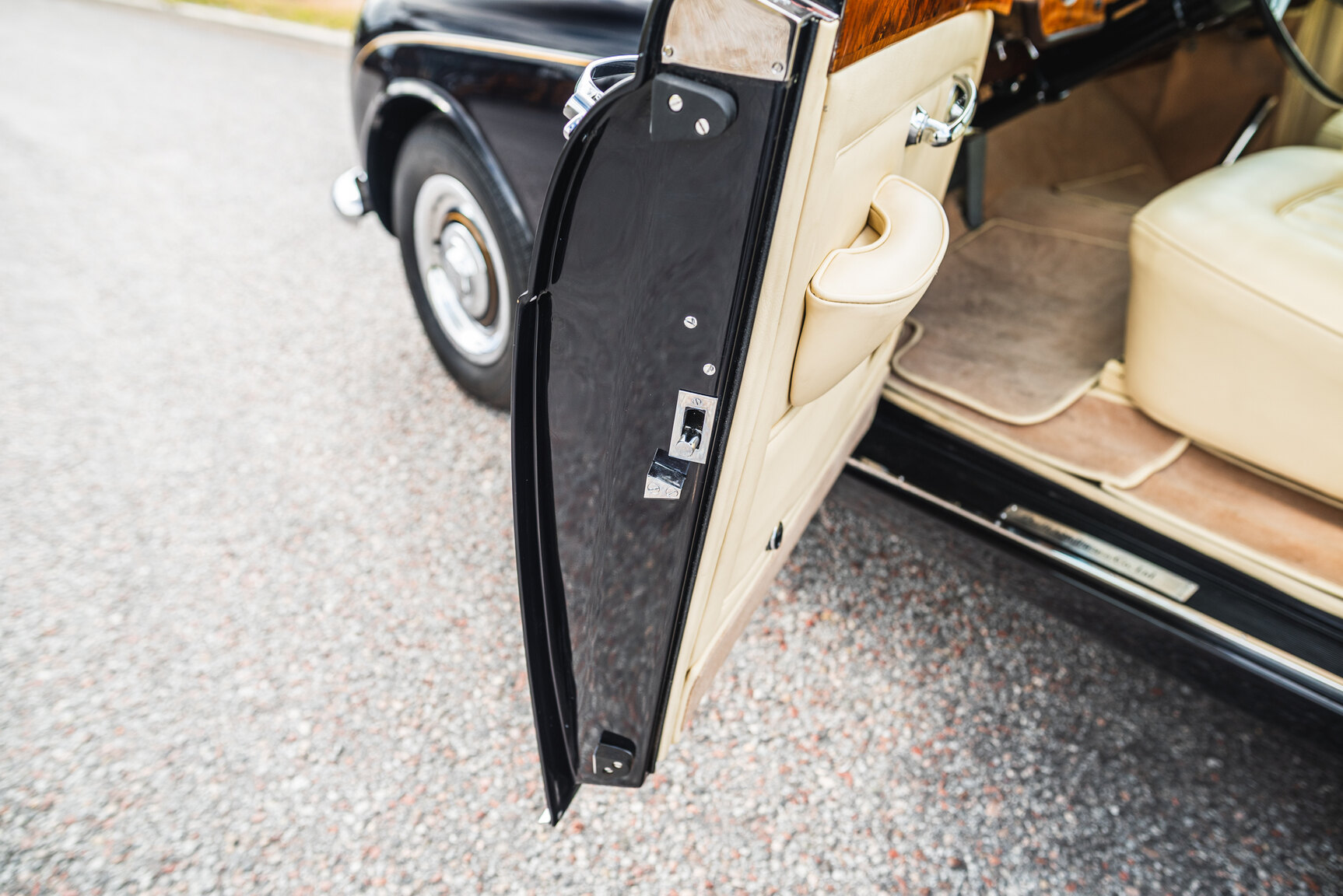 Interior image of 1960 Bentley S2 Continental 