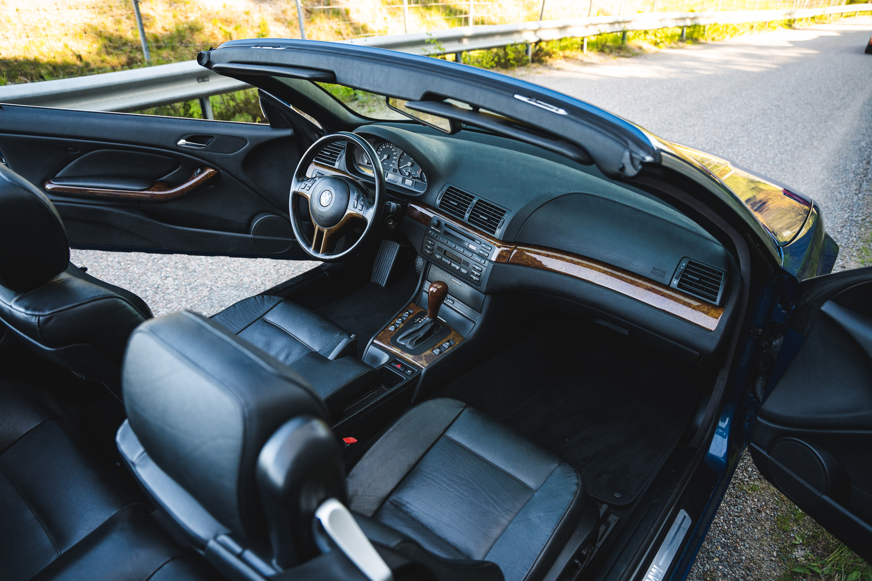 Innenraumfoto von 2001 BMW E46 325 Cabriolet (7)