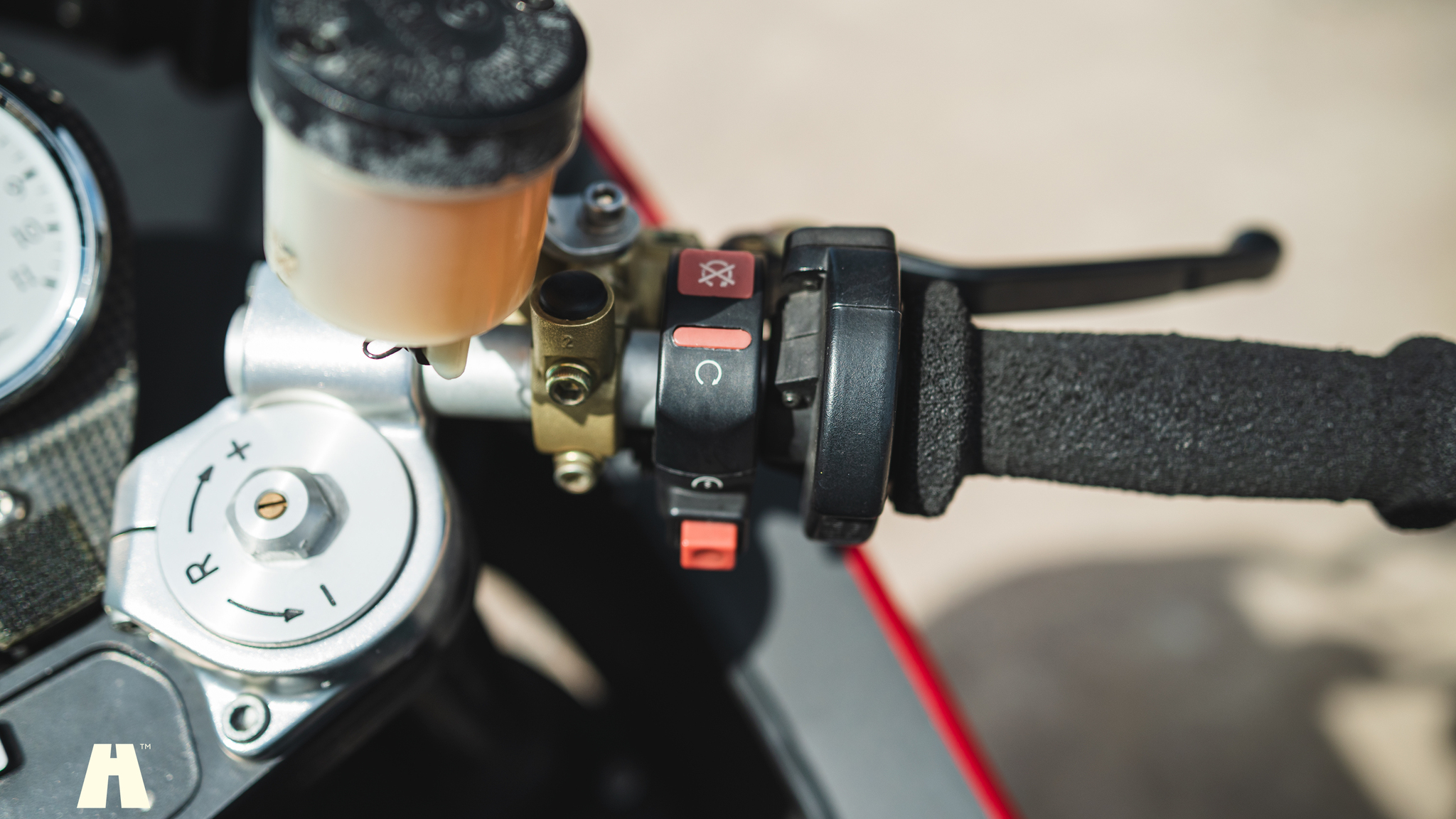 Exteriörbild på 2002 Moto Guzzi V11 Le Mans (68)