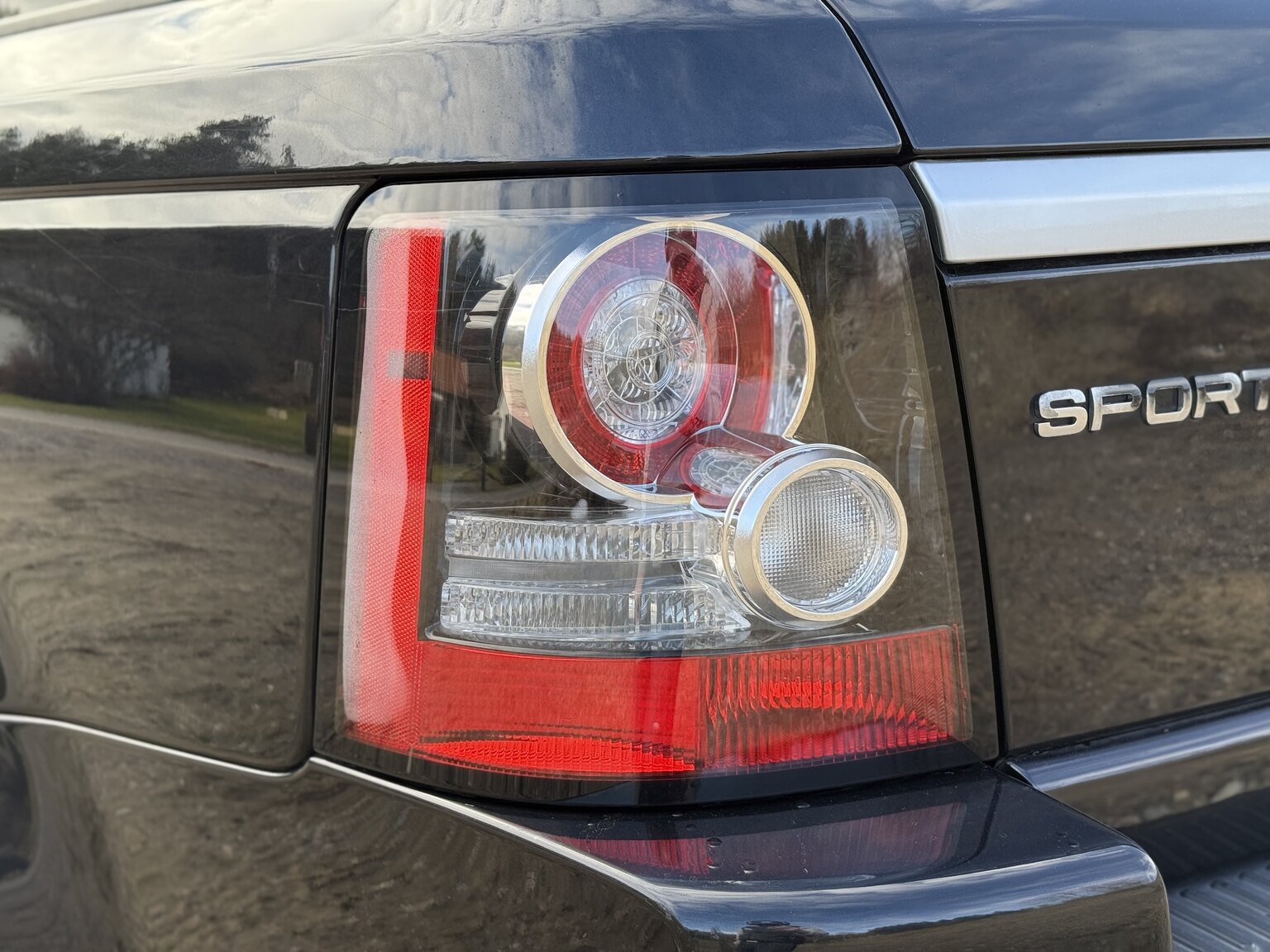Exteriörbild på 2012 Land Rover Range Rover Sport V8