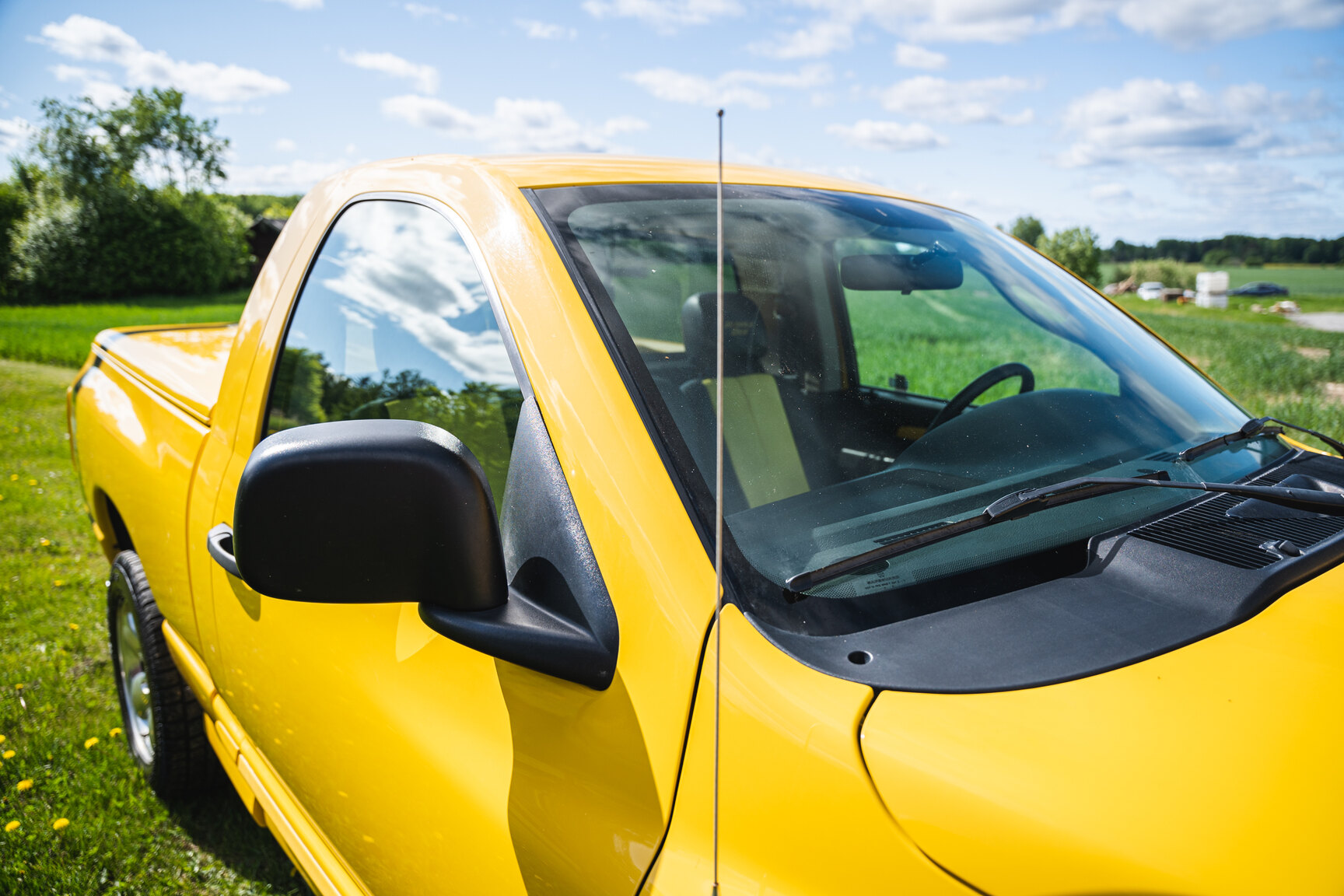 Exteriörbild på 2005 Dodge Ram 1500 Bumble Bee