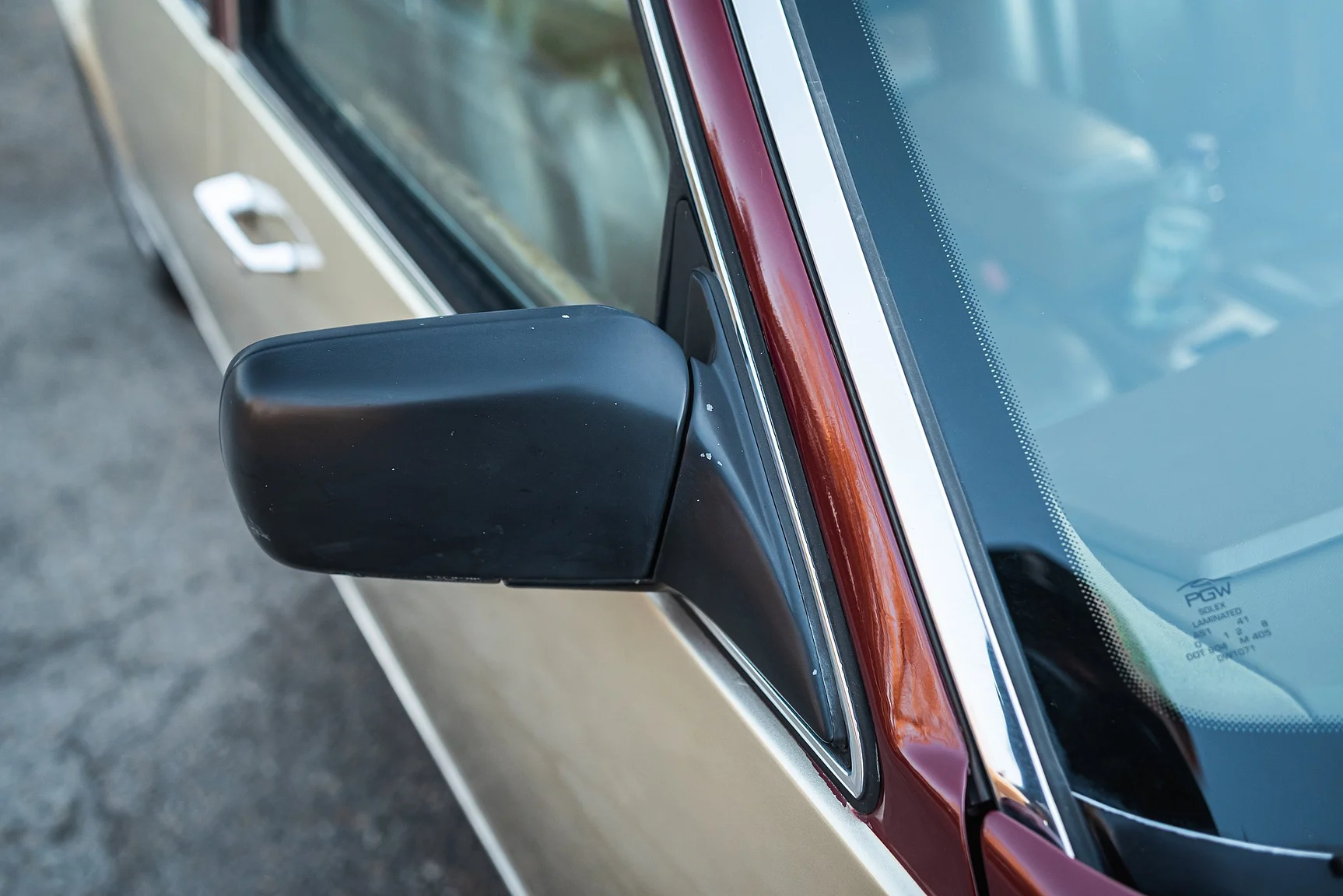 Exterior image of 1989 Cadillac Seville (43)