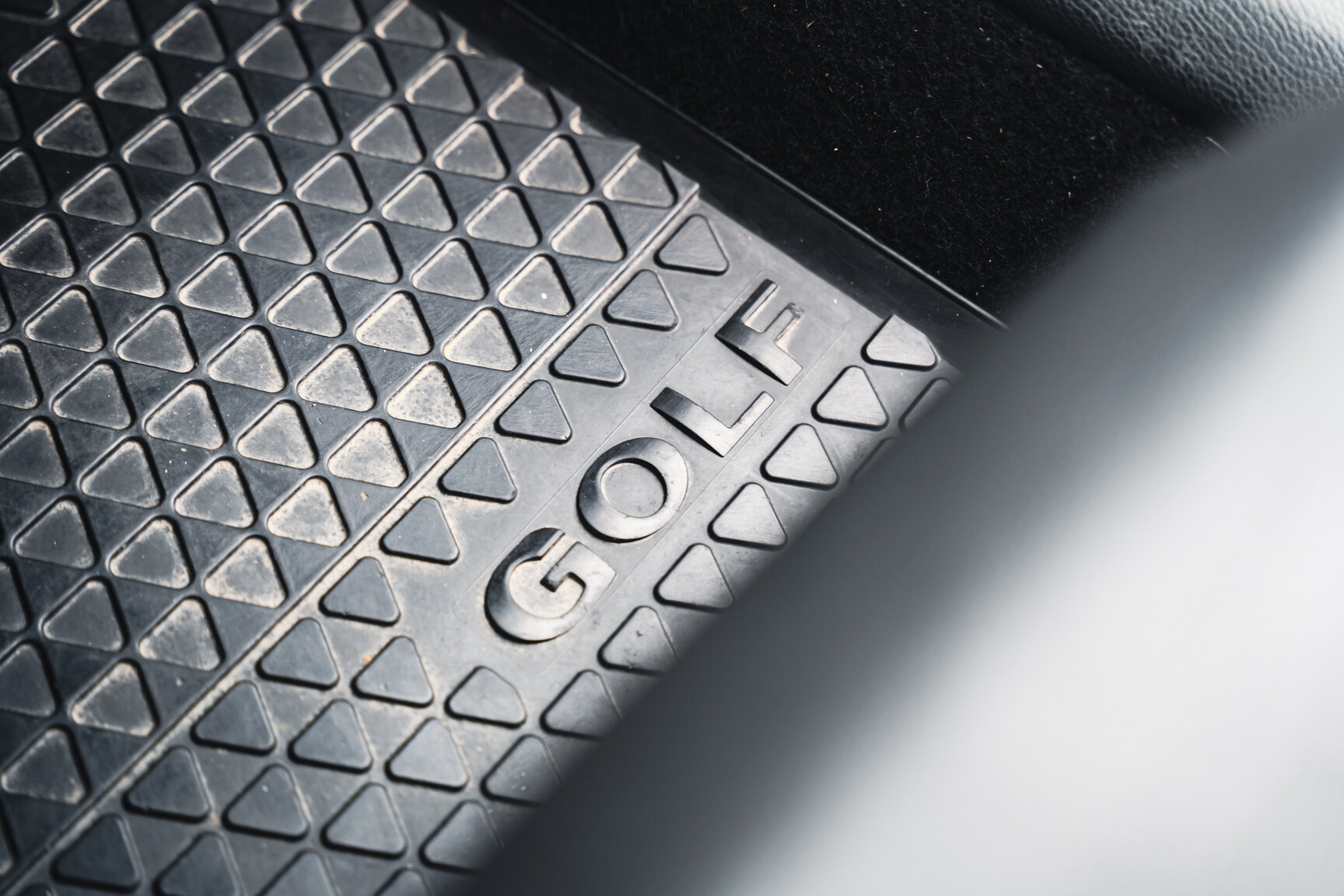 Innenraumfoto von 2007 Volkswagen Golf R32 (43)