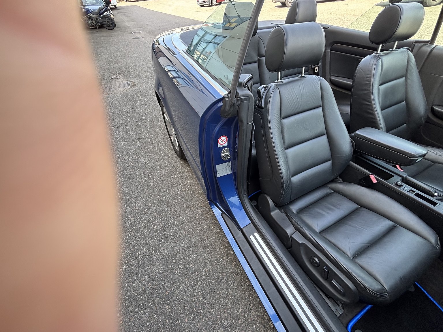 Interior image of 2003 Audi A4 Cabriolet 2.4 V6 Multitronic