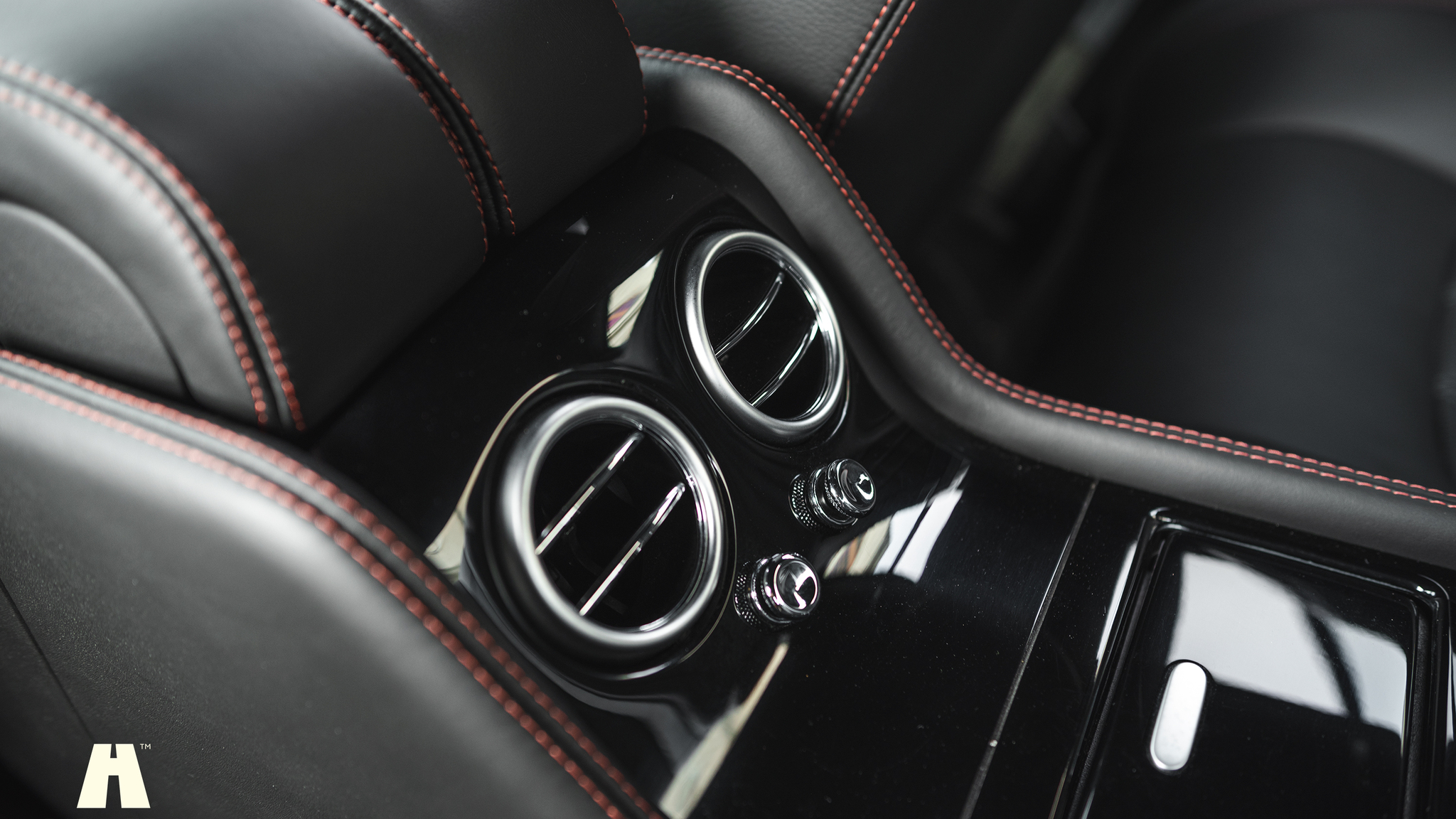 Innenraumfoto von 2013 Bentley Continental GT V8 (44)