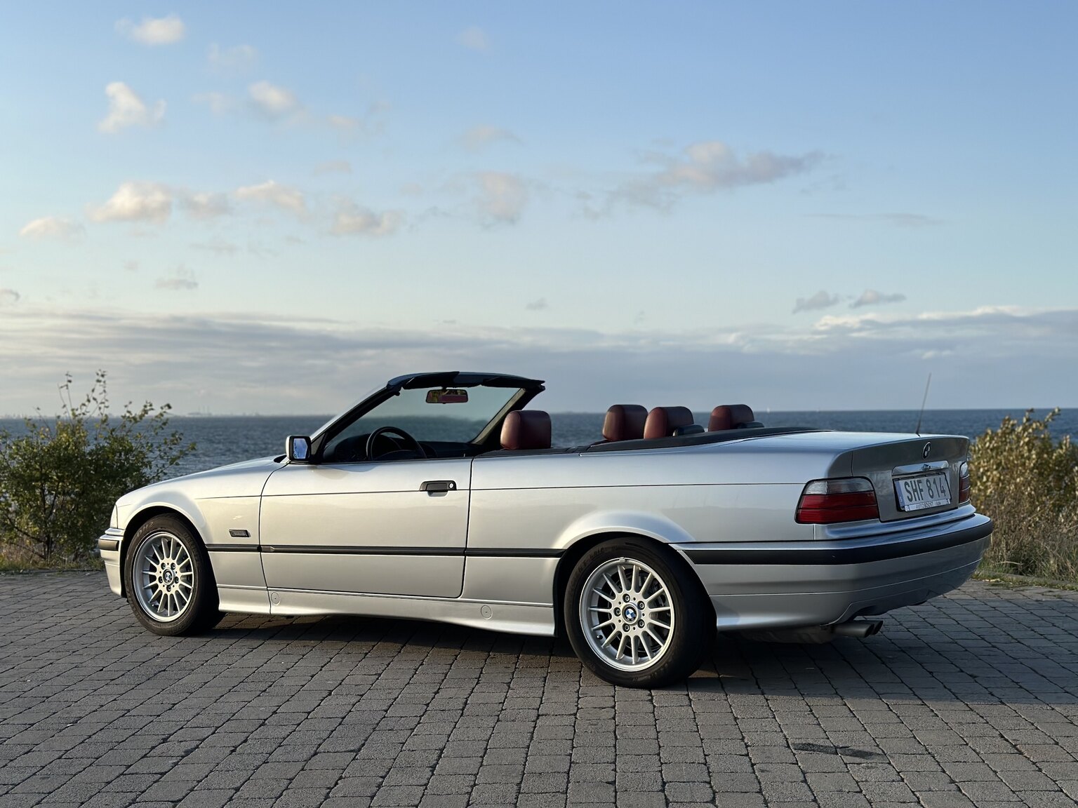 Exteriörbild på 1993 BMW 325i Convertible