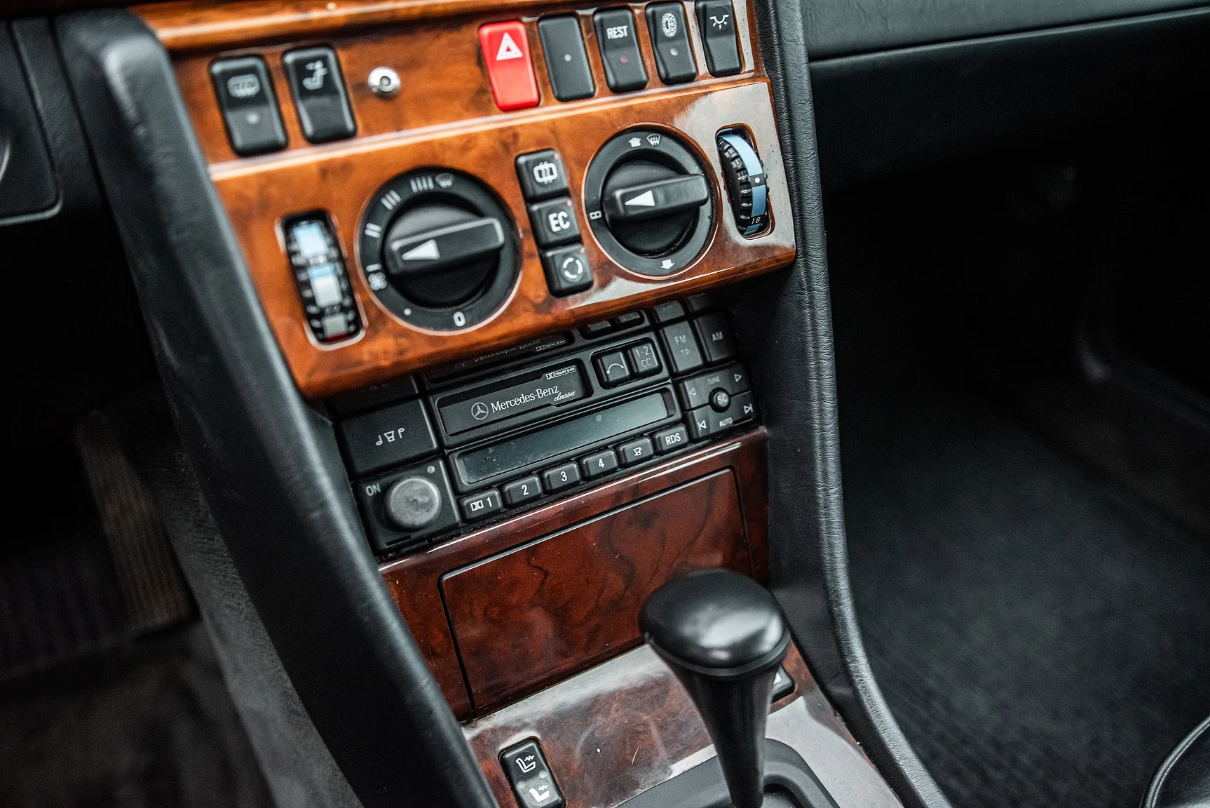 Interior image of 1993 Mercedes-Benz E 320 "AMG" (30)